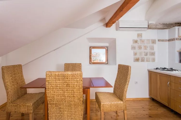 Apartment Le Galion- Two Bedroom Apartment with Partial Sea View-Esszimmer