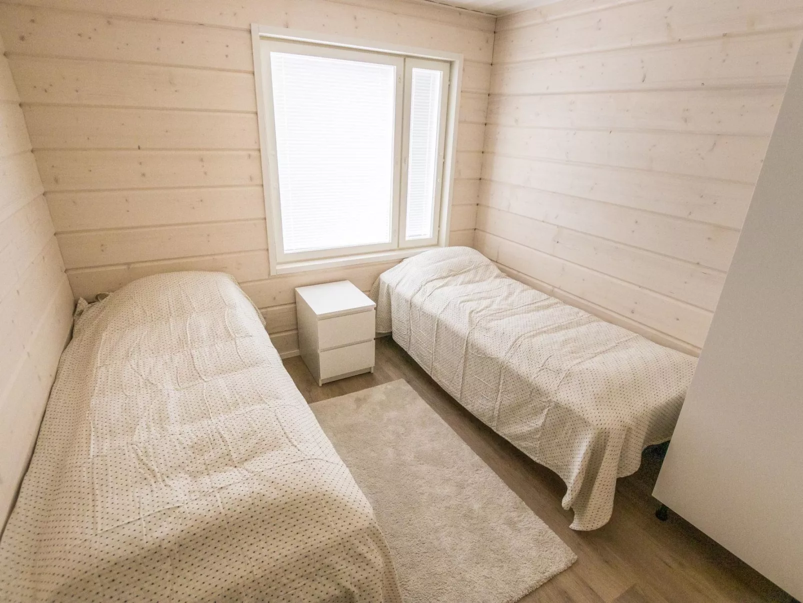 Rikinänranta b-Dedans