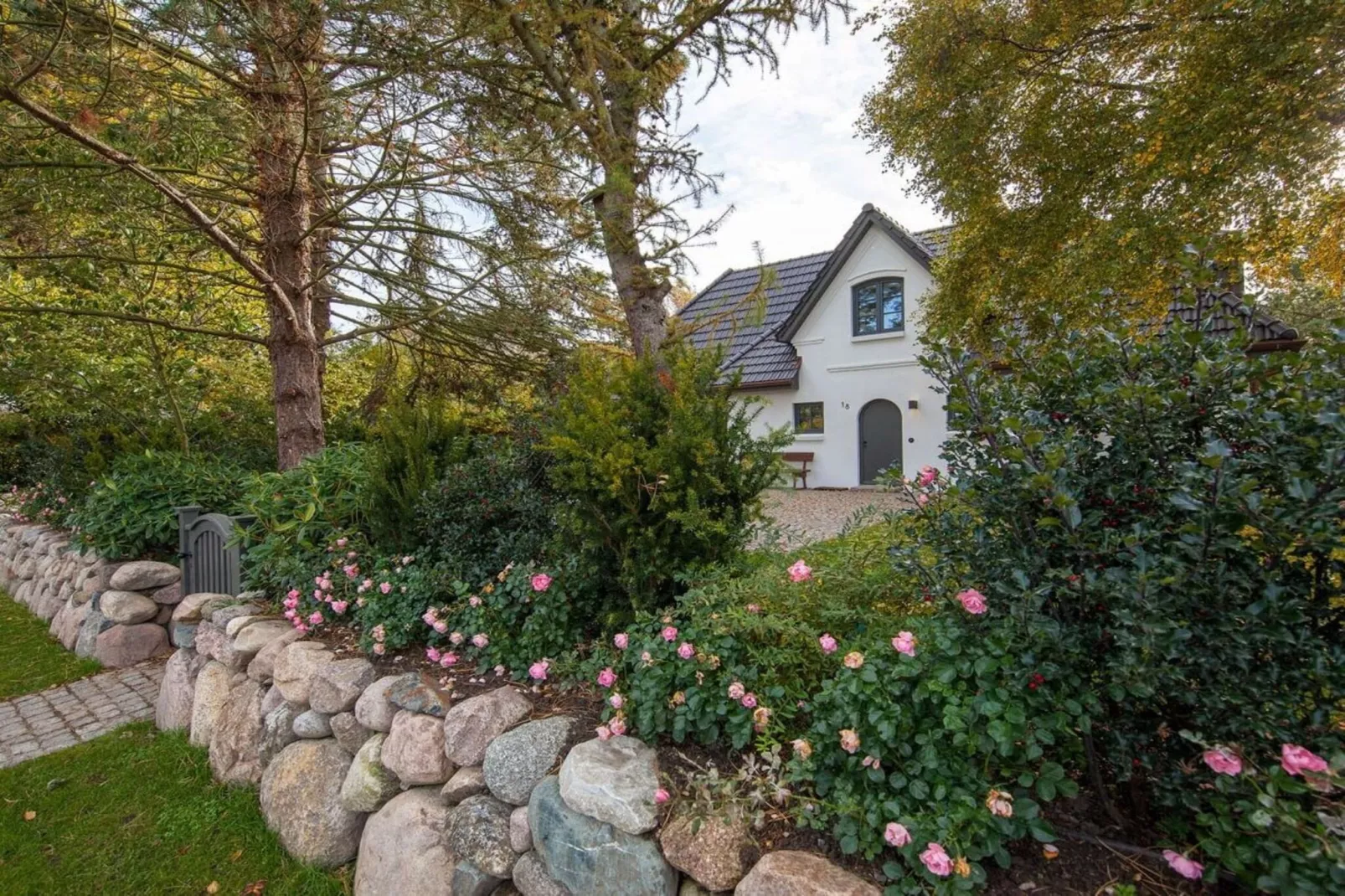 167271-Exterior in summer