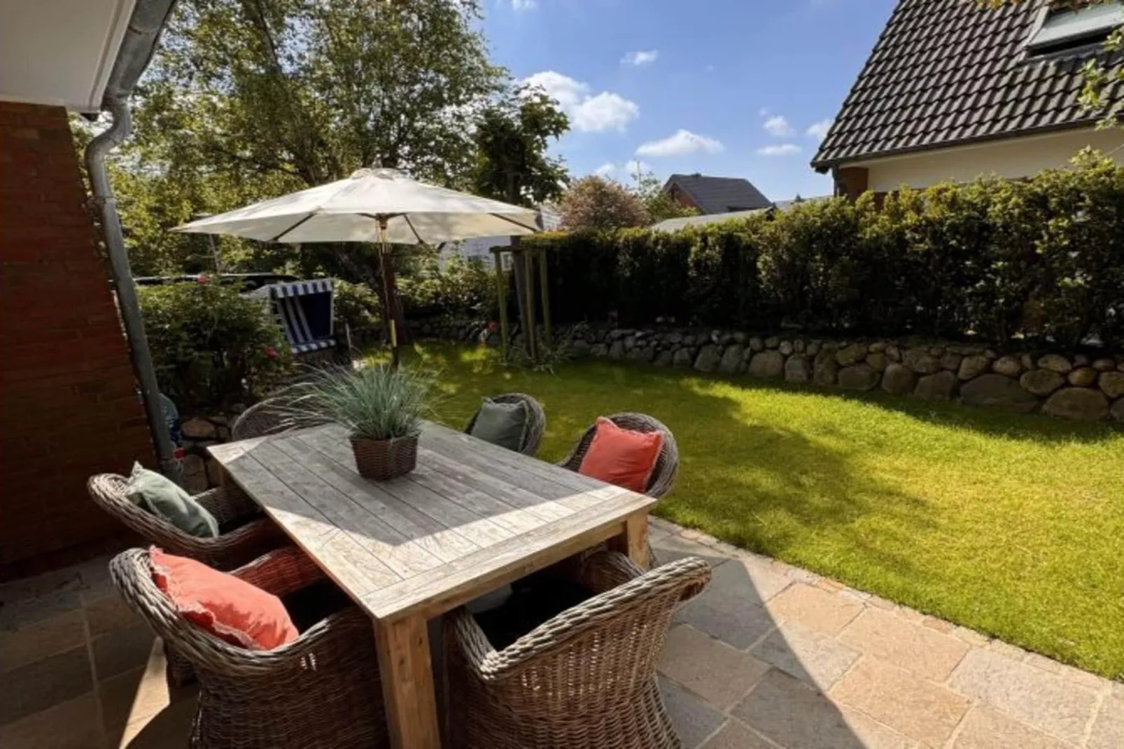 298006-Exterior in summer