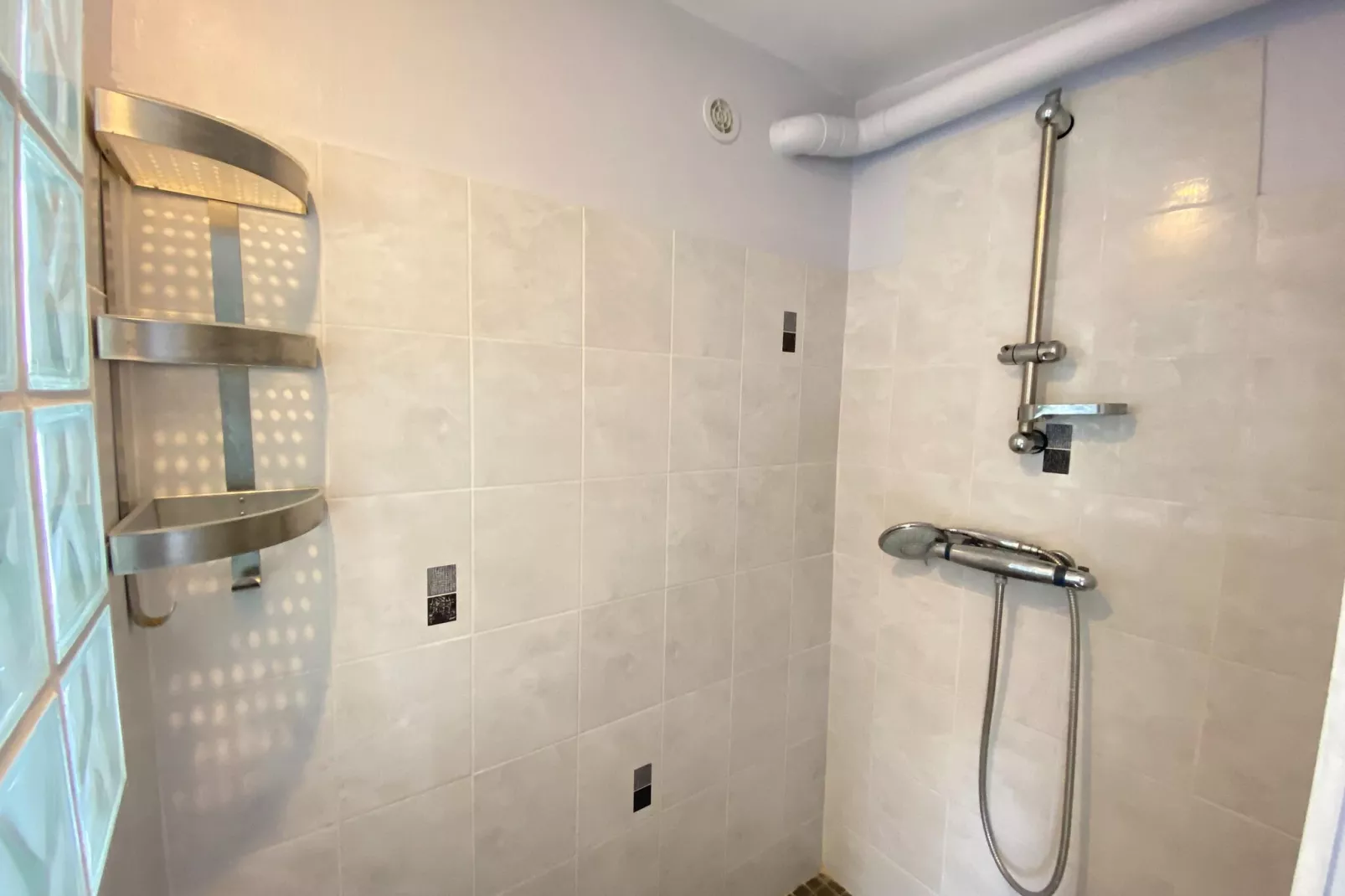 Maison de vacances 200 m mer St Pair sur Mer-Bathroom