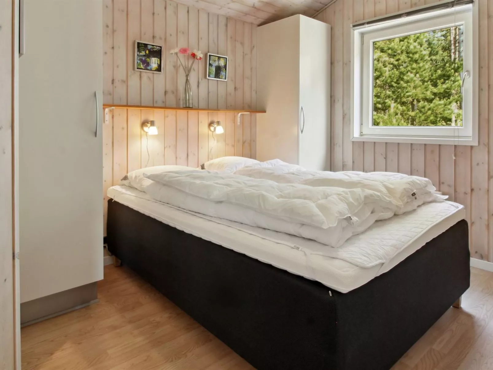 "Kiowa" - 4km from the sea-Inside