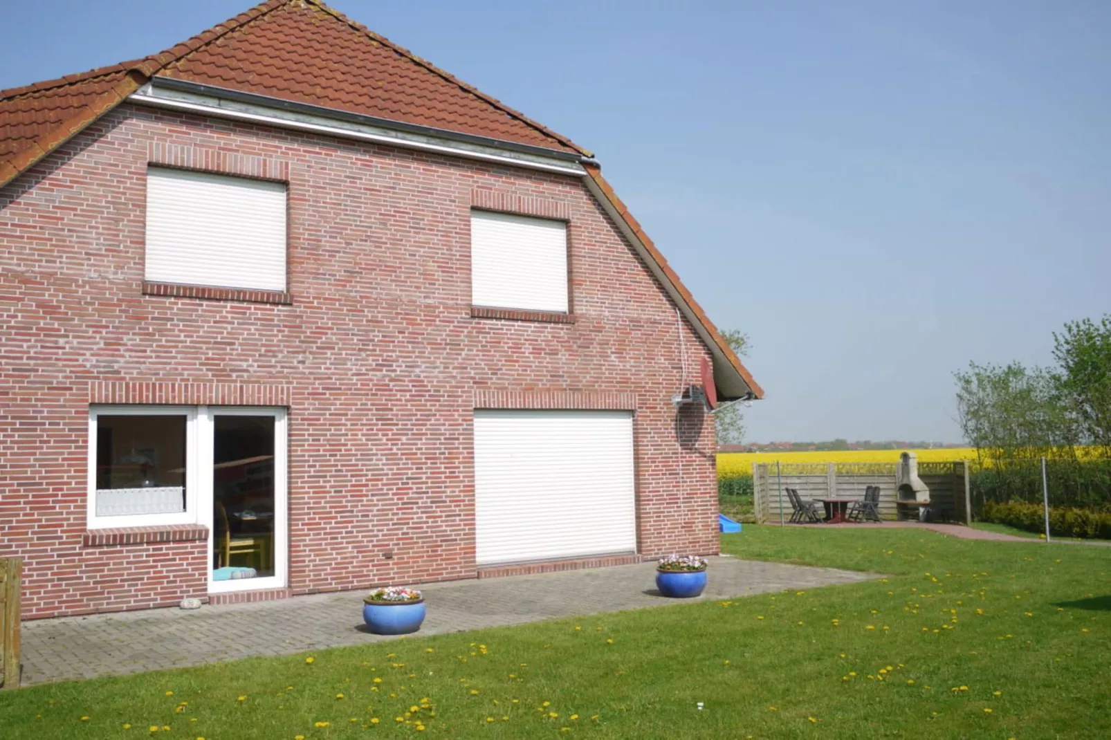 97815-Exterior in summer