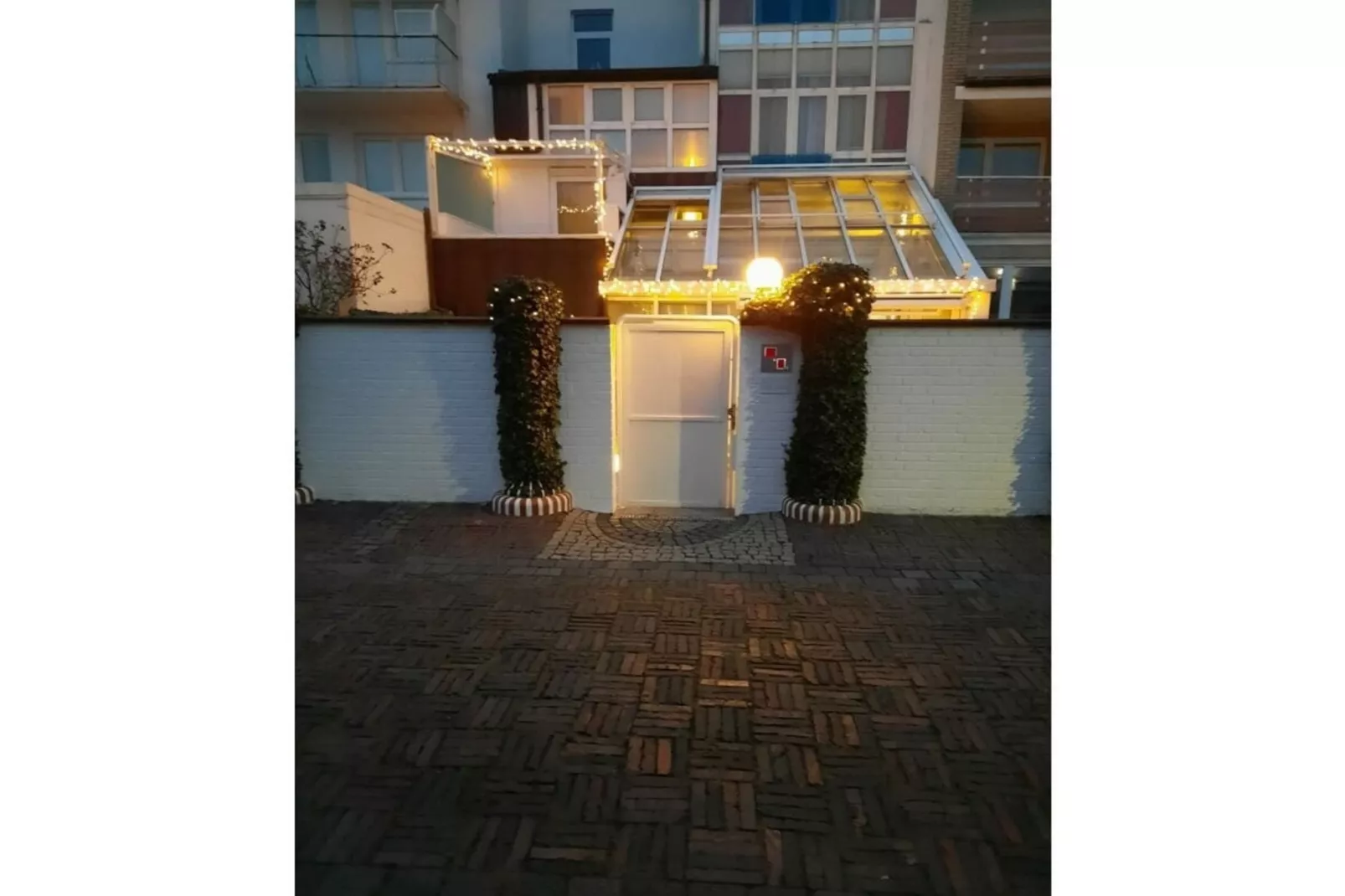 56971 - Exterior in summer