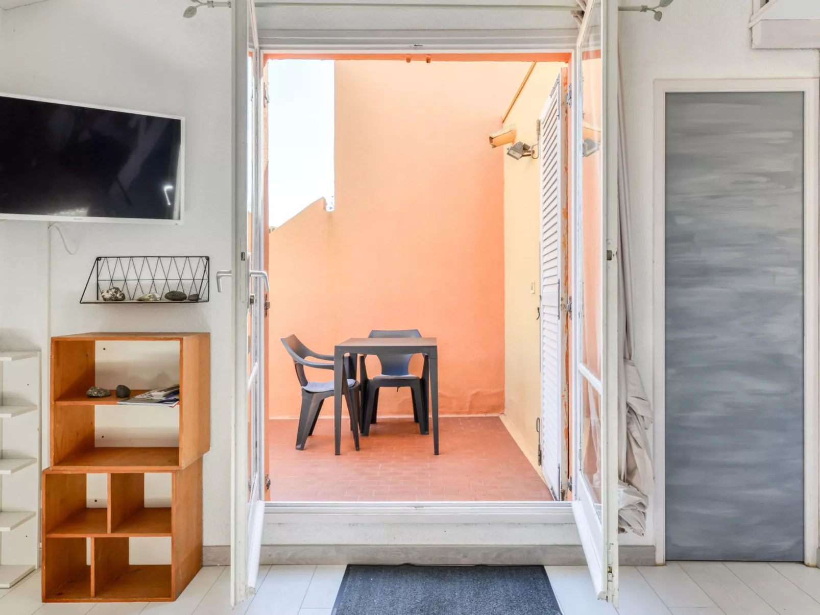 Les 4 Soleils AB-Drinnen