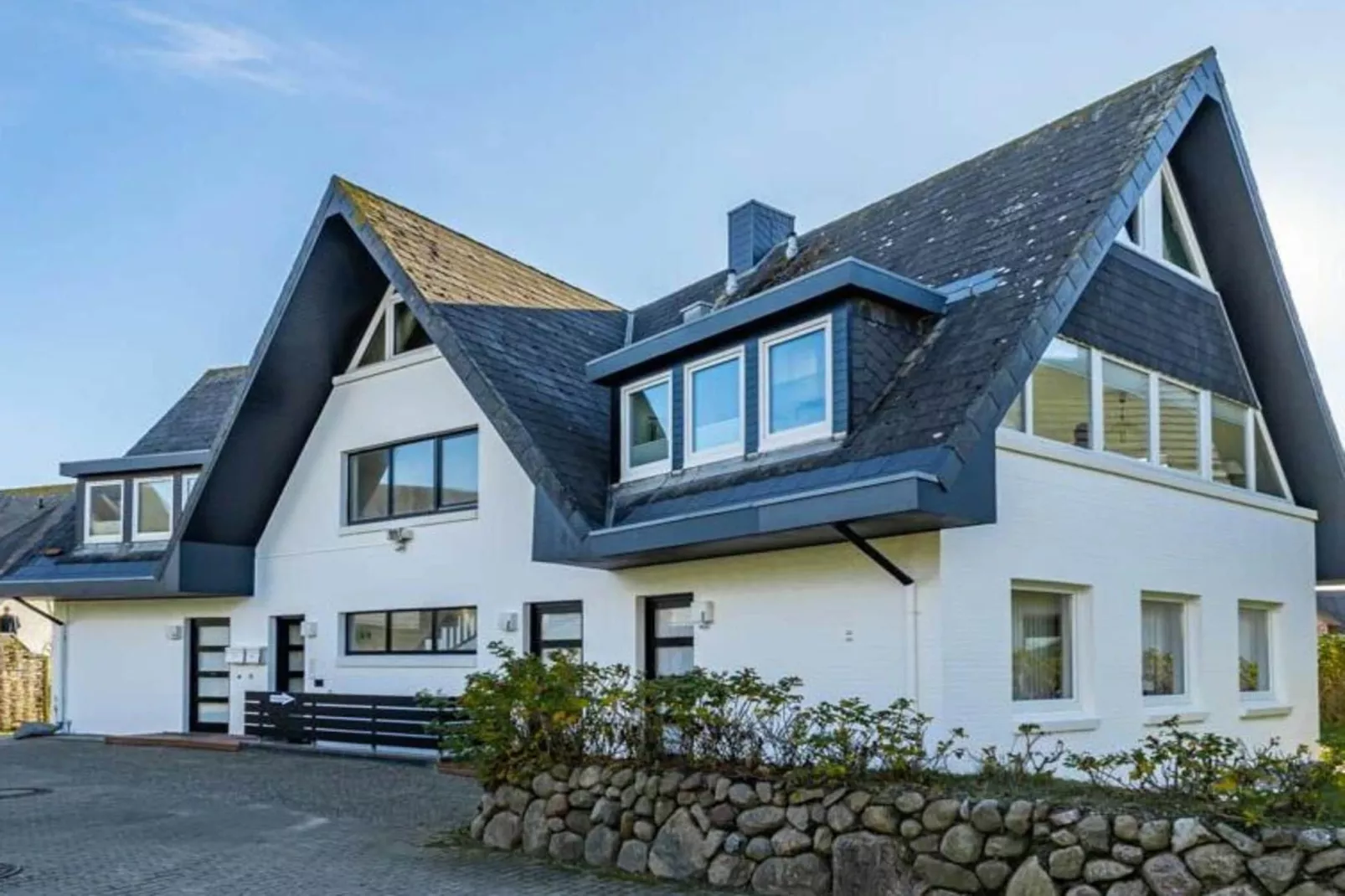 418377-Exterior in summer