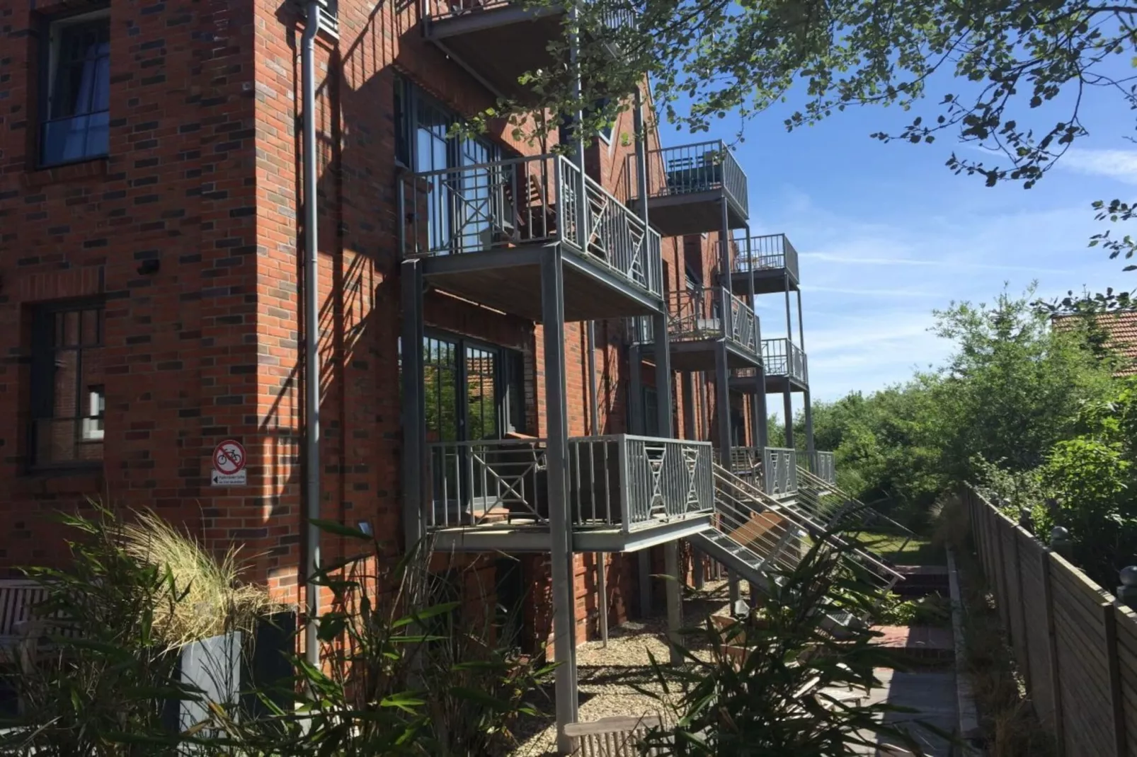 79409-Exterior in summer