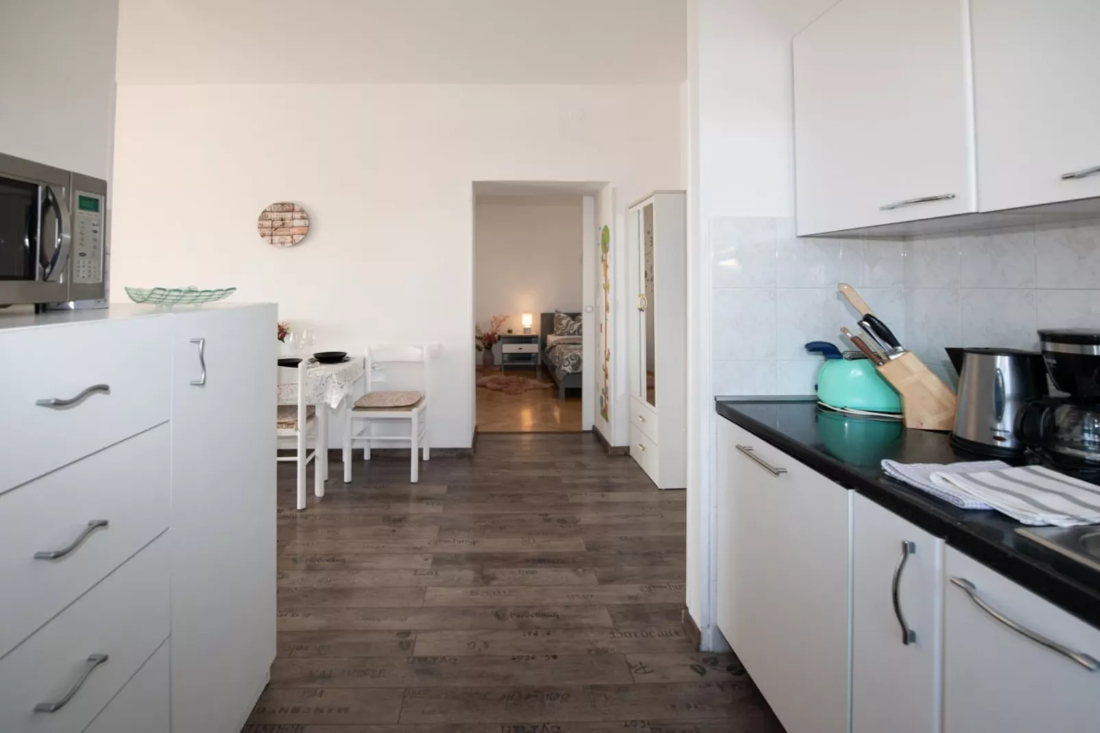 Apartments Mirjana IKA - One Bedroom Apartment With Balcony And Sea View (A2) - Kitchen