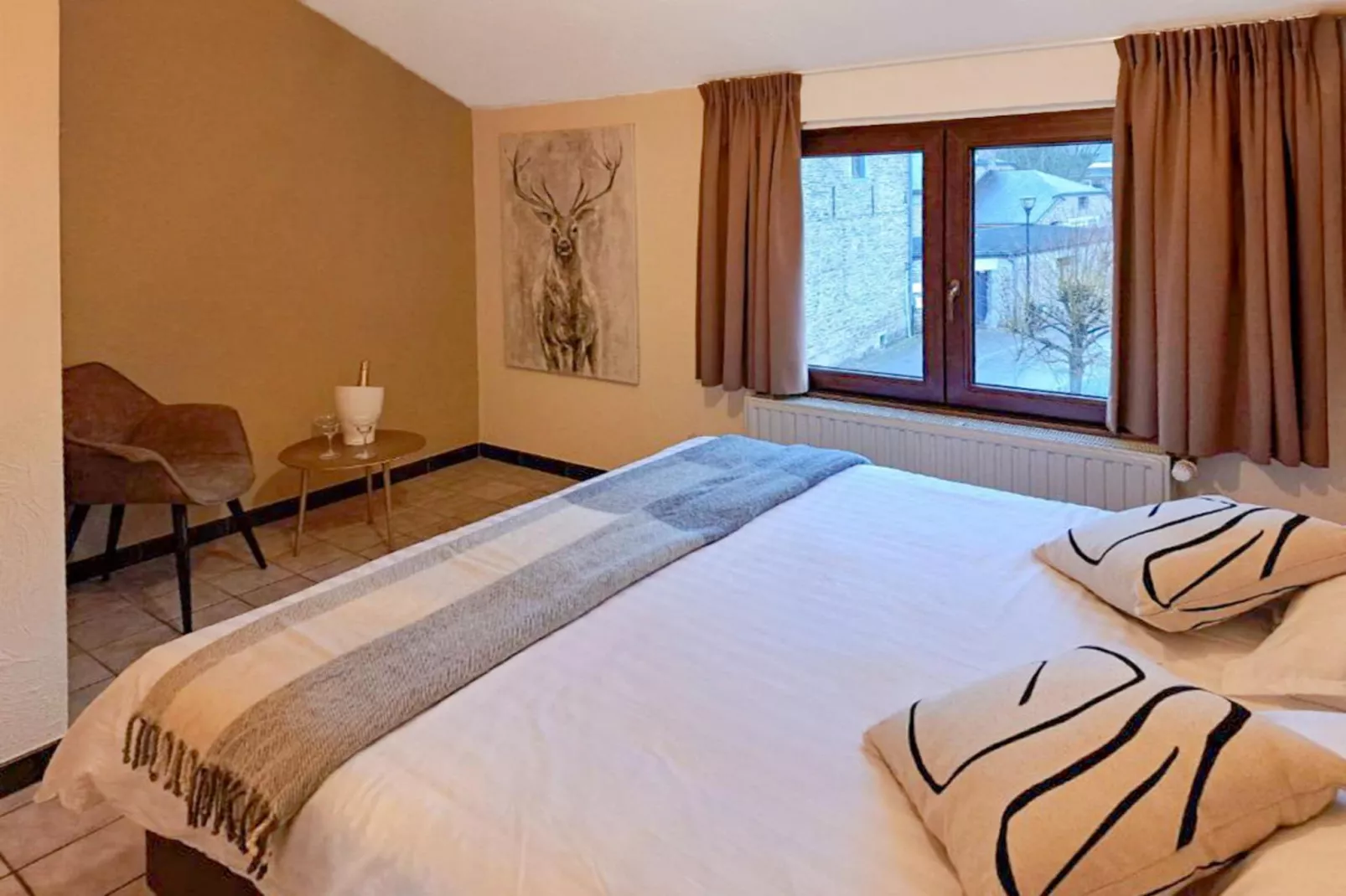 Au Coeur d'Alle - Double Room with Large Double Bed-Schlafzimmer