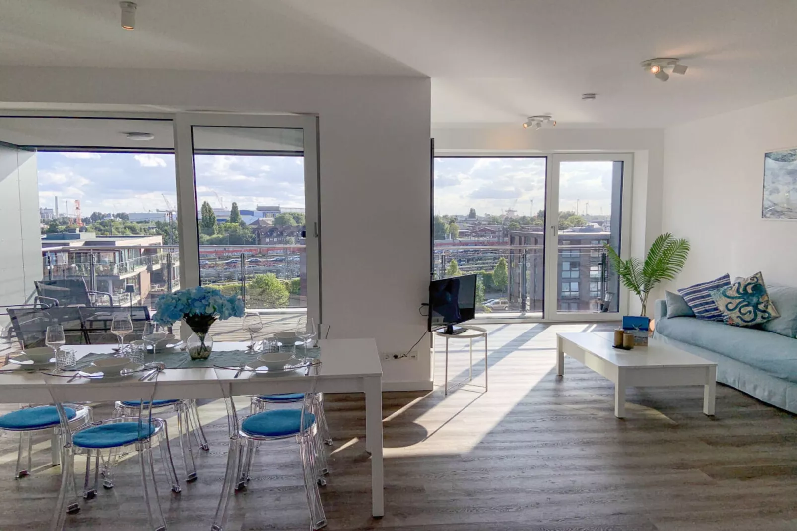 637753 - Dining room