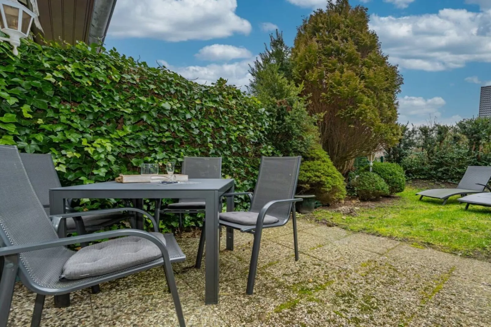 329927-Terrasse/Balkon