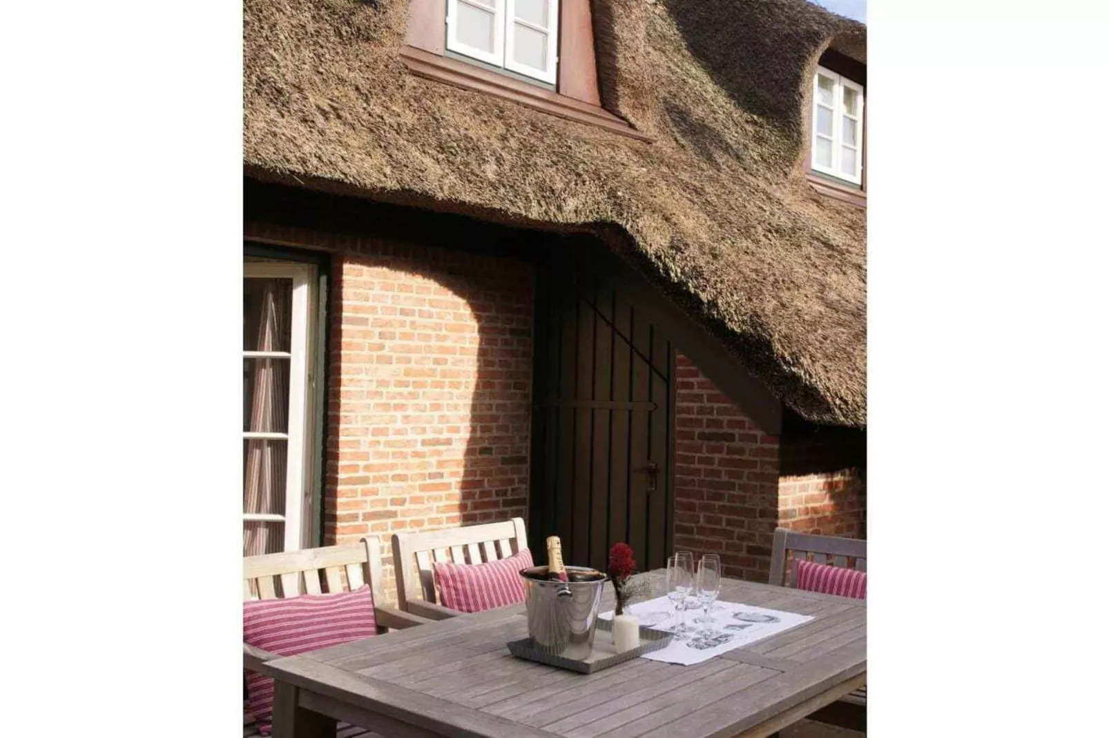 252858-Terrace balcony