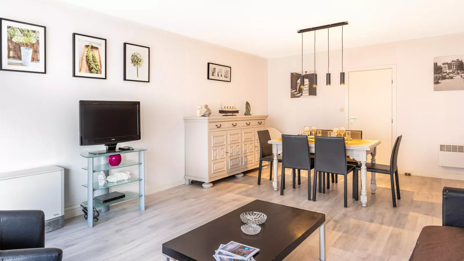 Permieres Loges-Salon