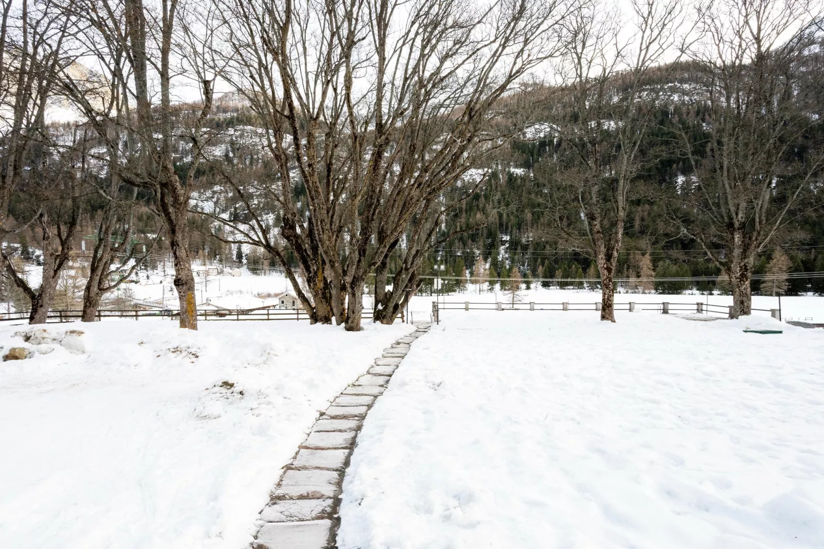 MONO 1 CERESOLE-View in winter