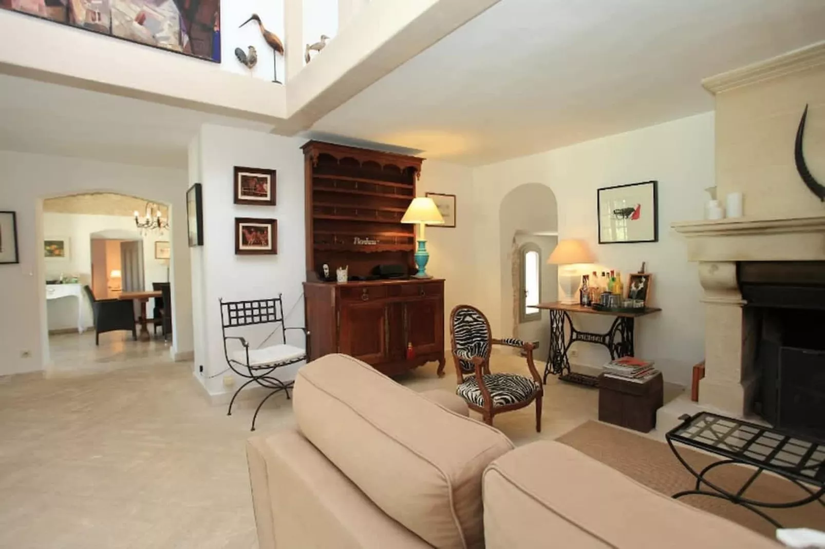 Maison authentique au coeur des garrigues Luberon-Living room