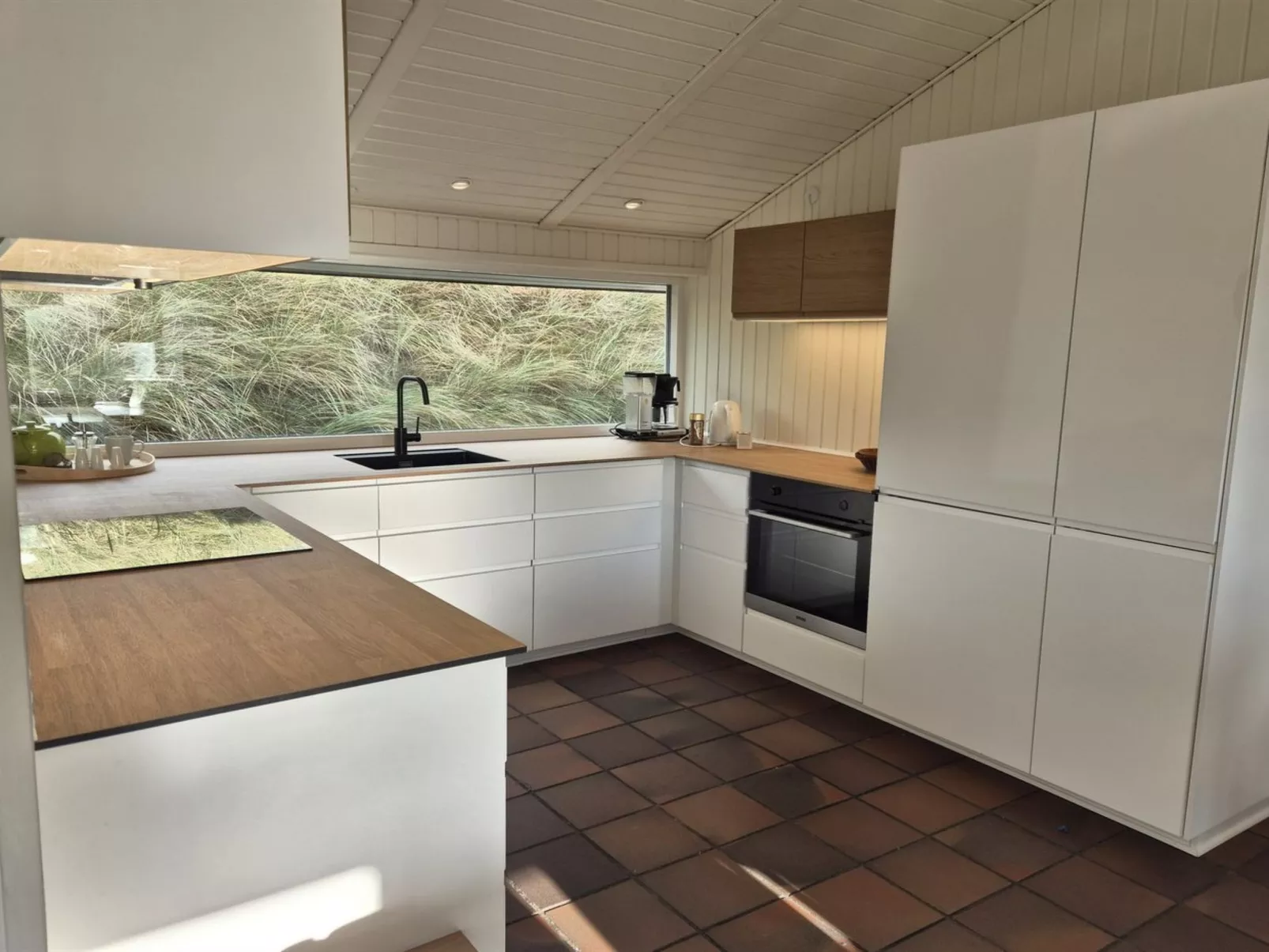 "Nimrod" - 70m from the sea-Dedans