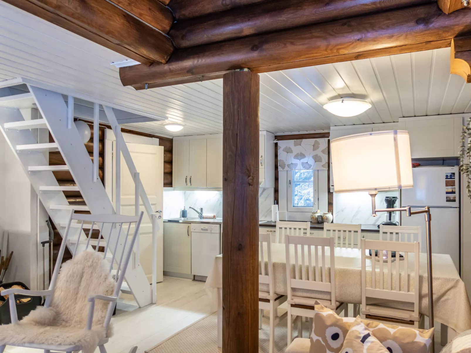 Linnanhelmi (ent. metsäpeura) - Inside