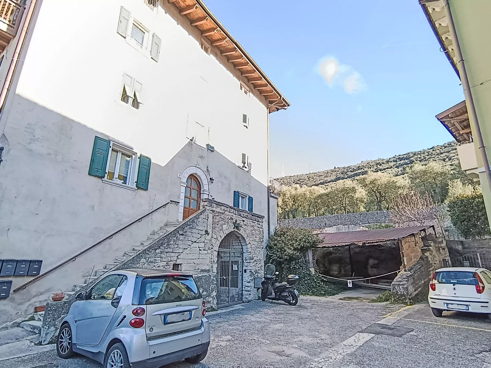 Tra gli Ulivi - Dehors