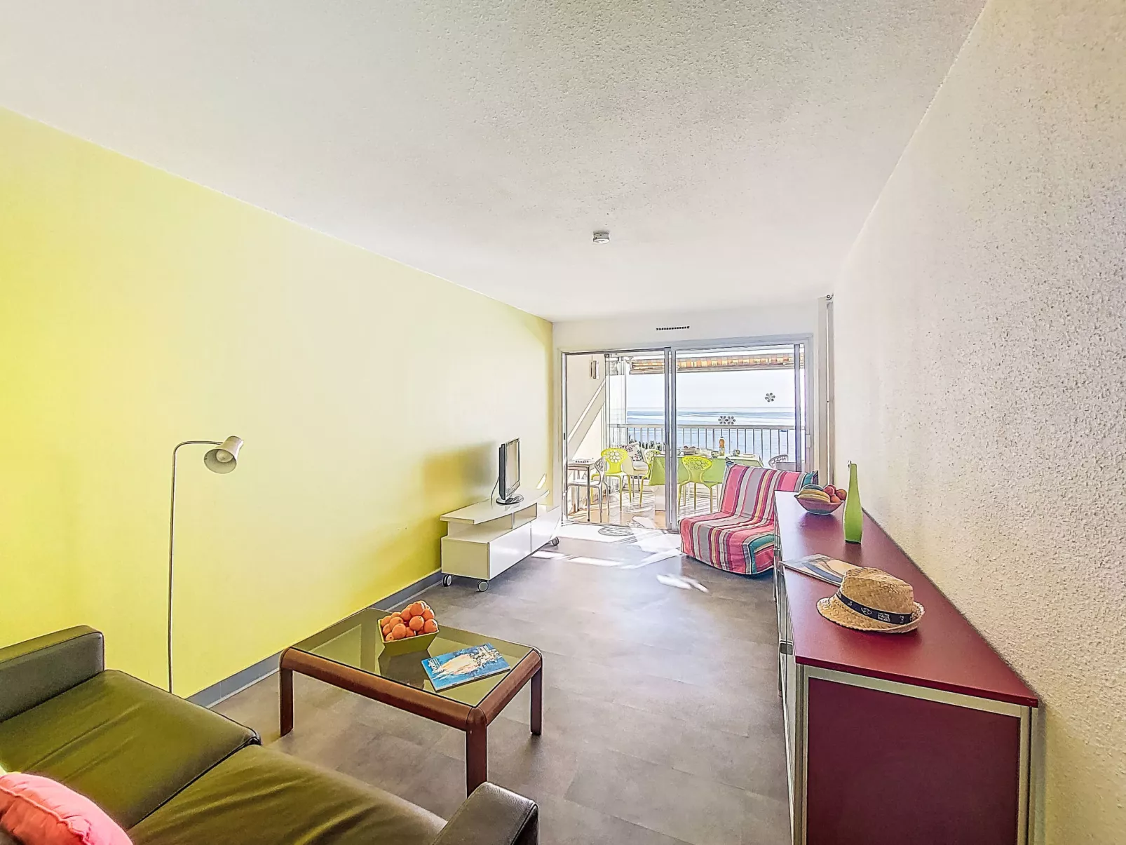 Cannes Midi - Drinnen