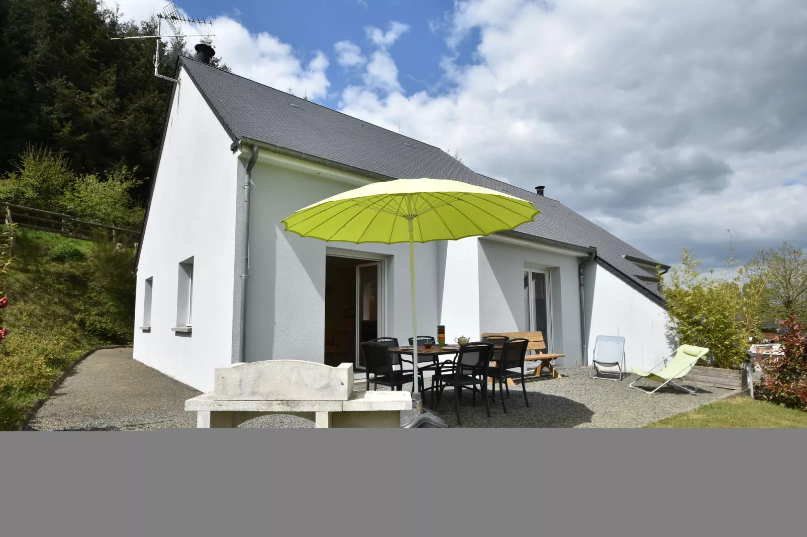 Les Vaux-Exterior summer
