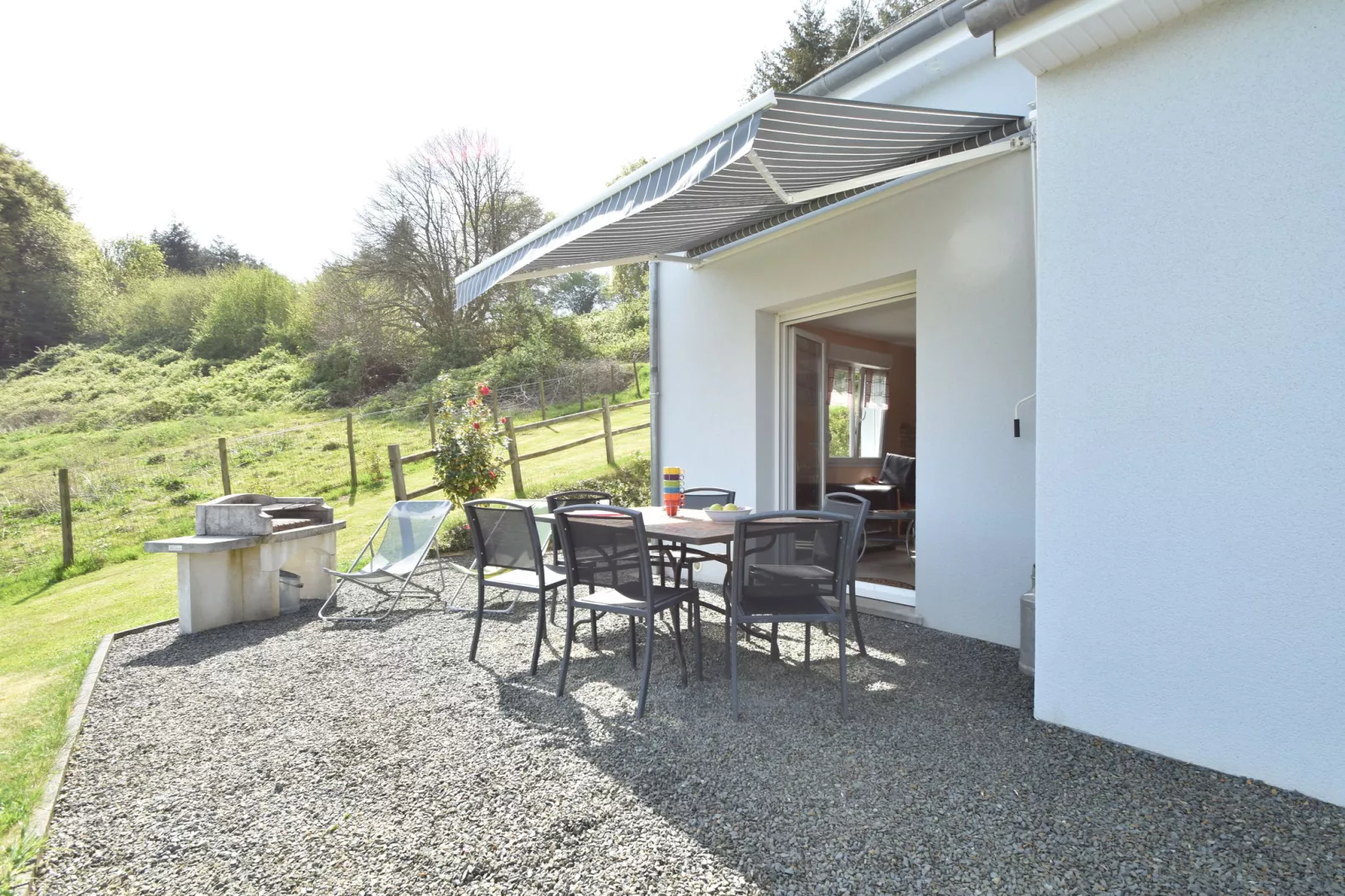 Les Vaux-Exterior summer