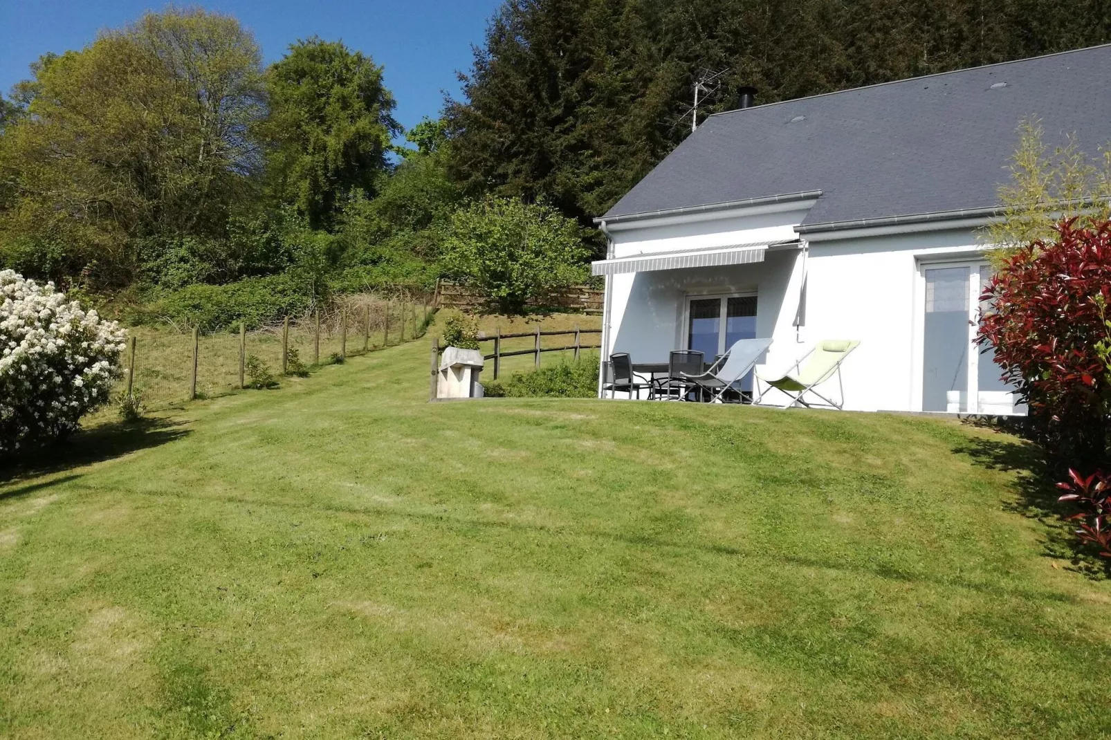 Les Vaux-Exterior summer