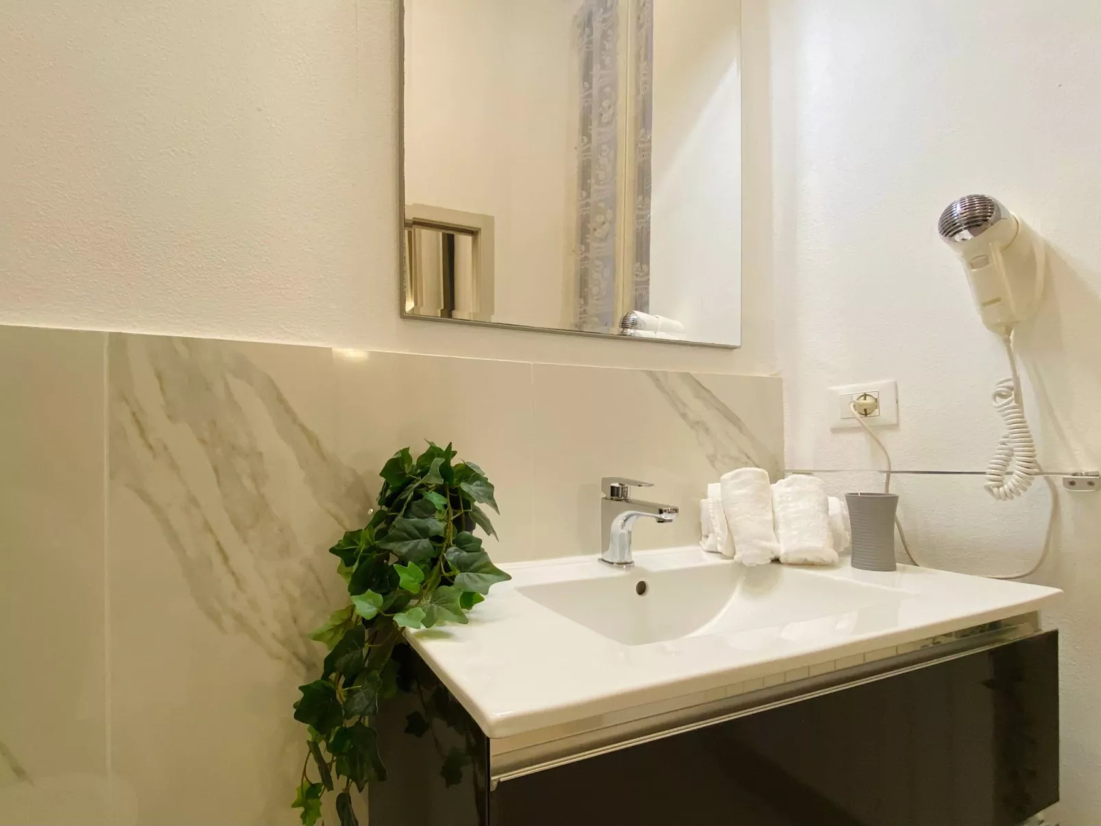 Charmante Wohnung mit Meerblick und Garage - Image-tags.info