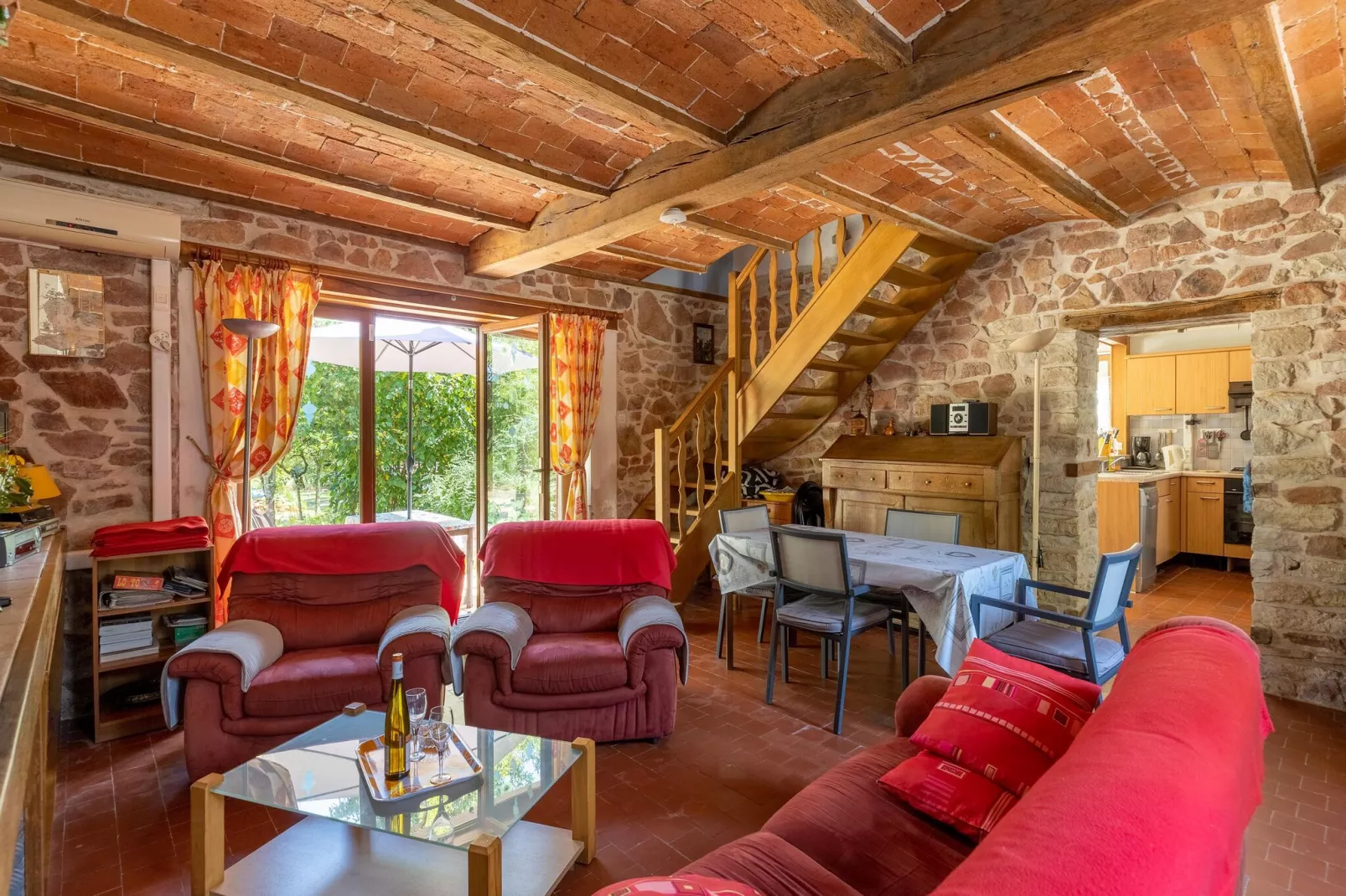 LA MAISON AUX VOLETS ROUGES-Salon
