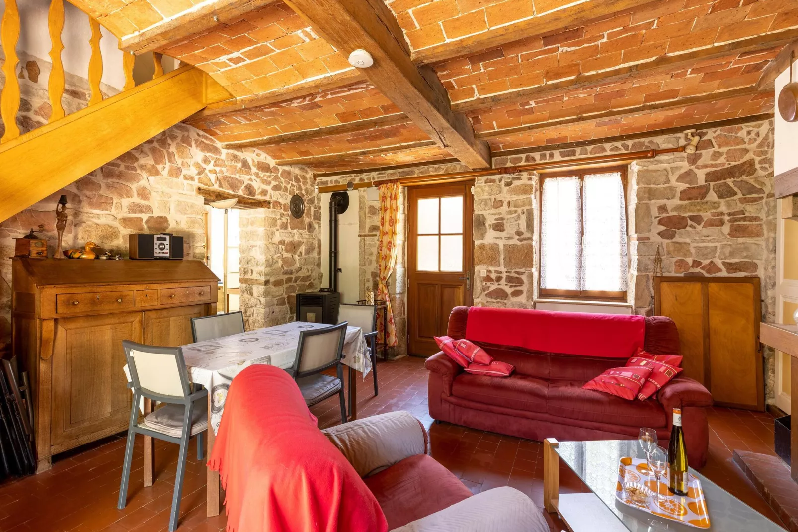 LA MAISON AUX VOLETS ROUGES-Salon