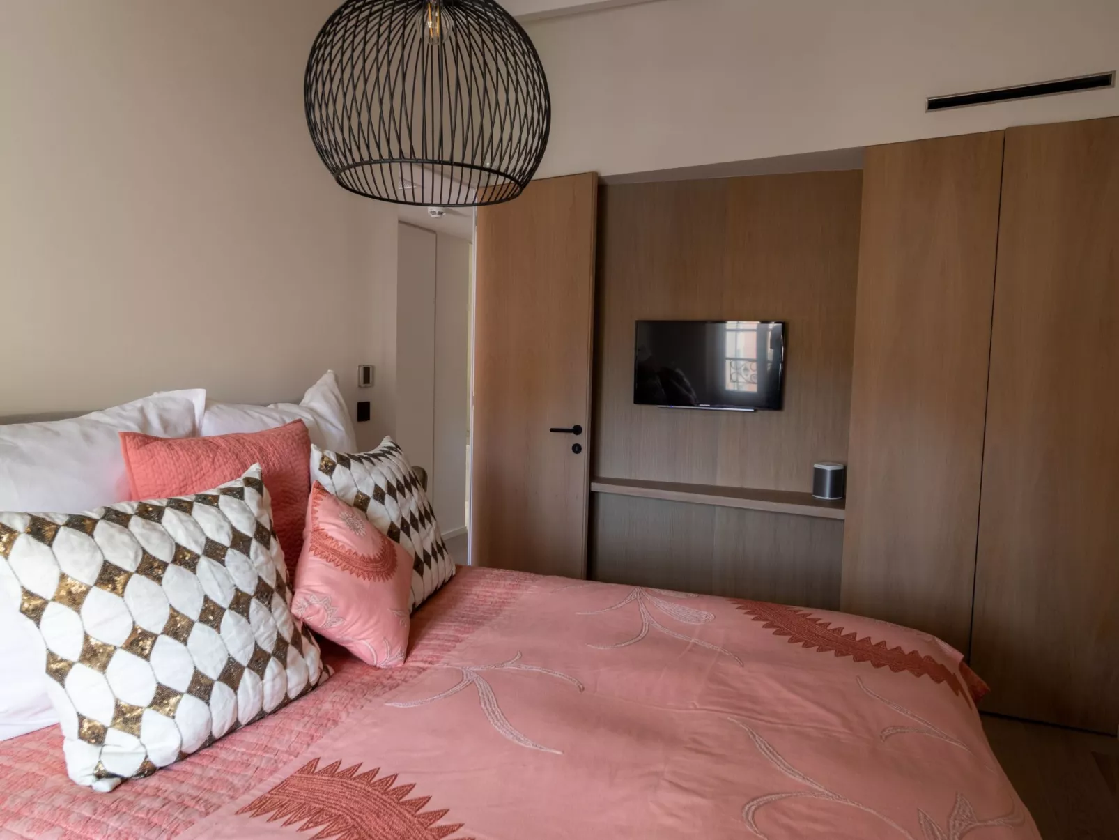 Superb 3 Bedroom Apartment on the Port - Image-tags.info