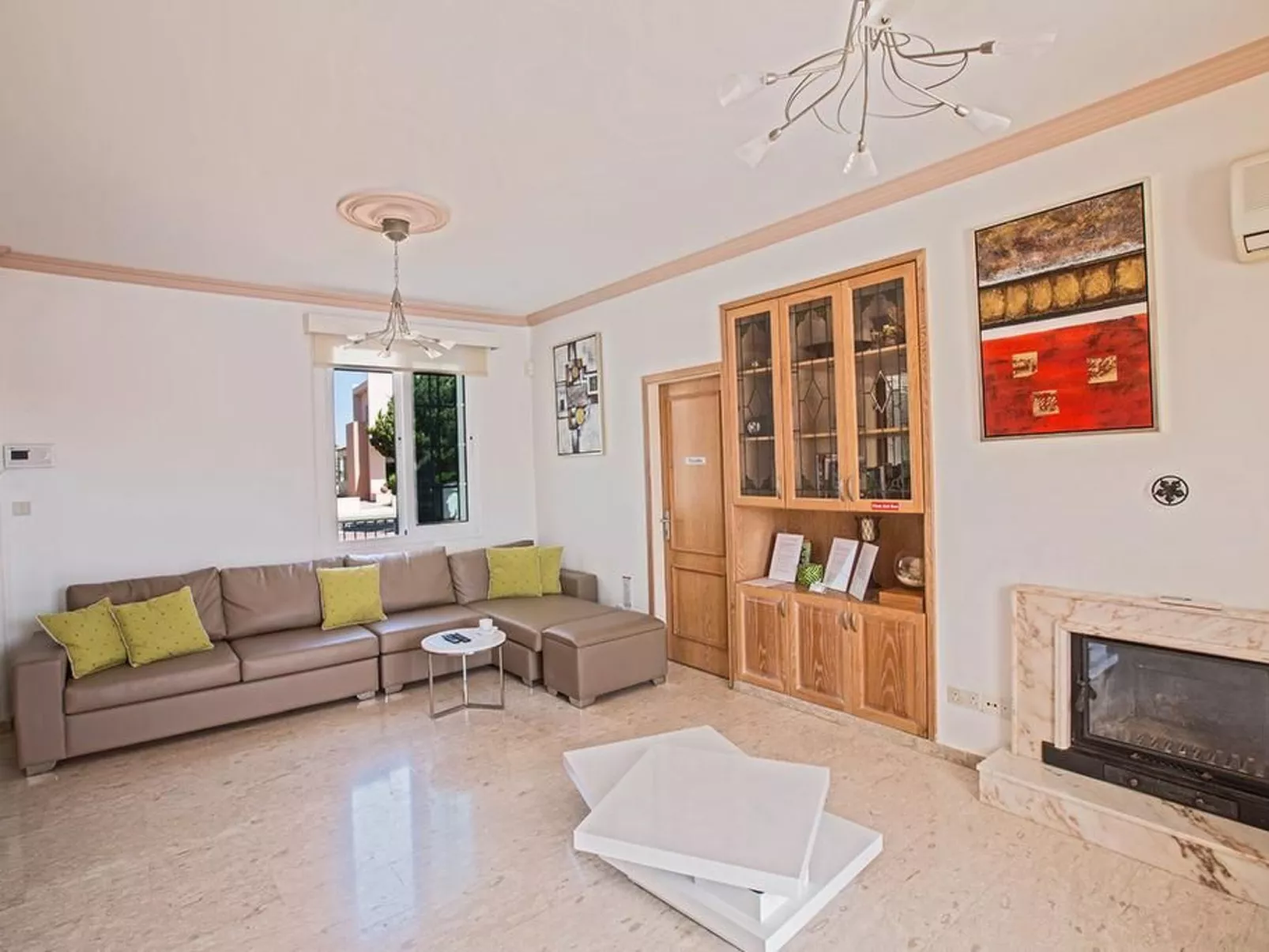 Familienvilla in Paralimni mit spektakulärer Aussicht - Image-tags.info