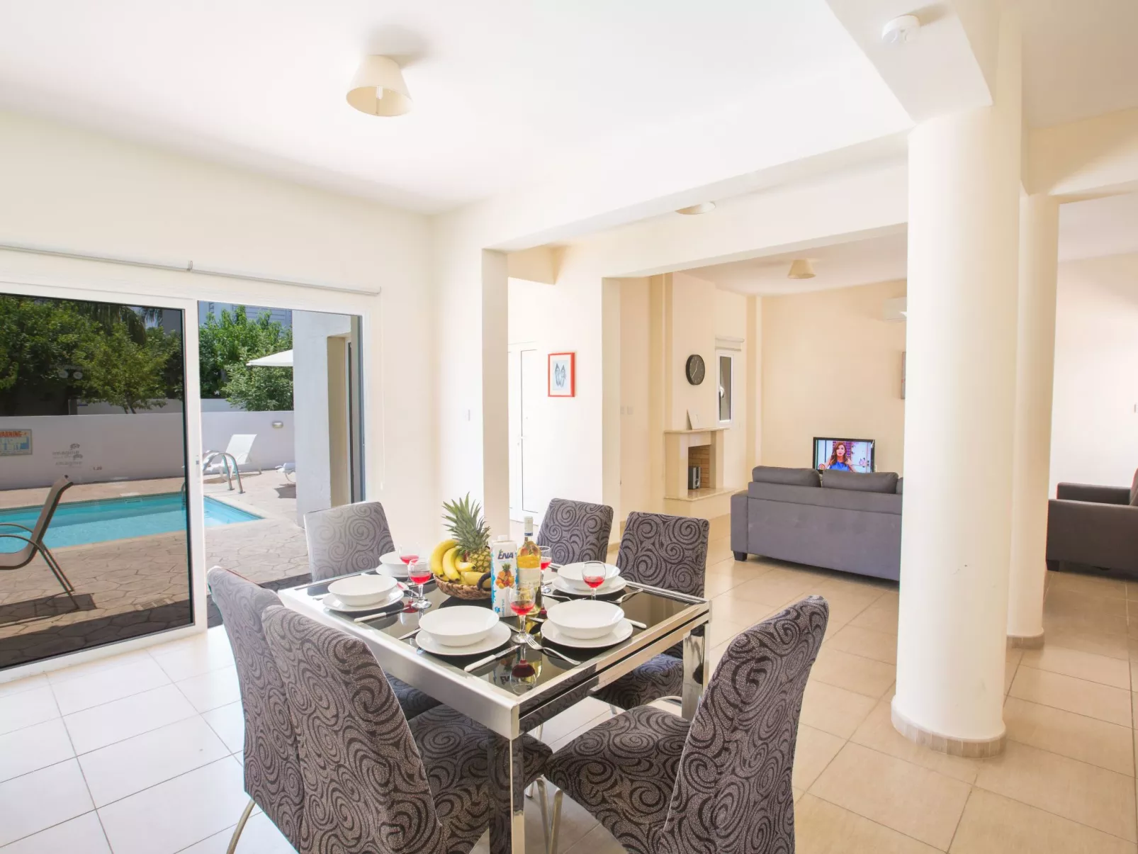 Helle Ferienvilla mit Pool - Image-tags.info