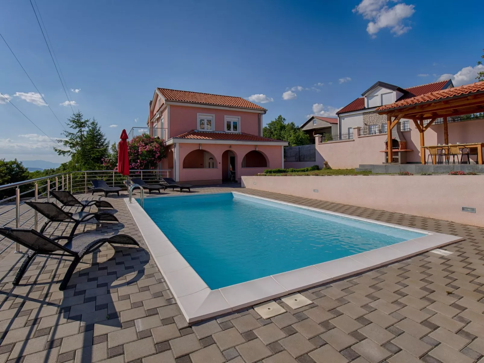 Villa mit Pool und schönem Meerblick - Image-tags.info