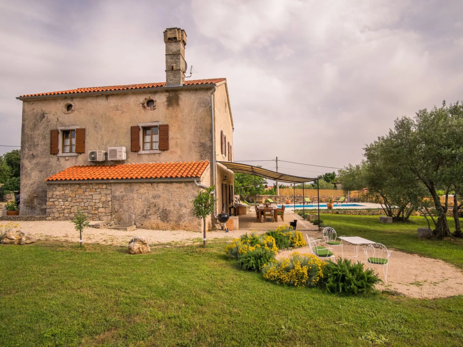 Villa mit Pool, Olivengarten und Meerblick-Image-tags.info