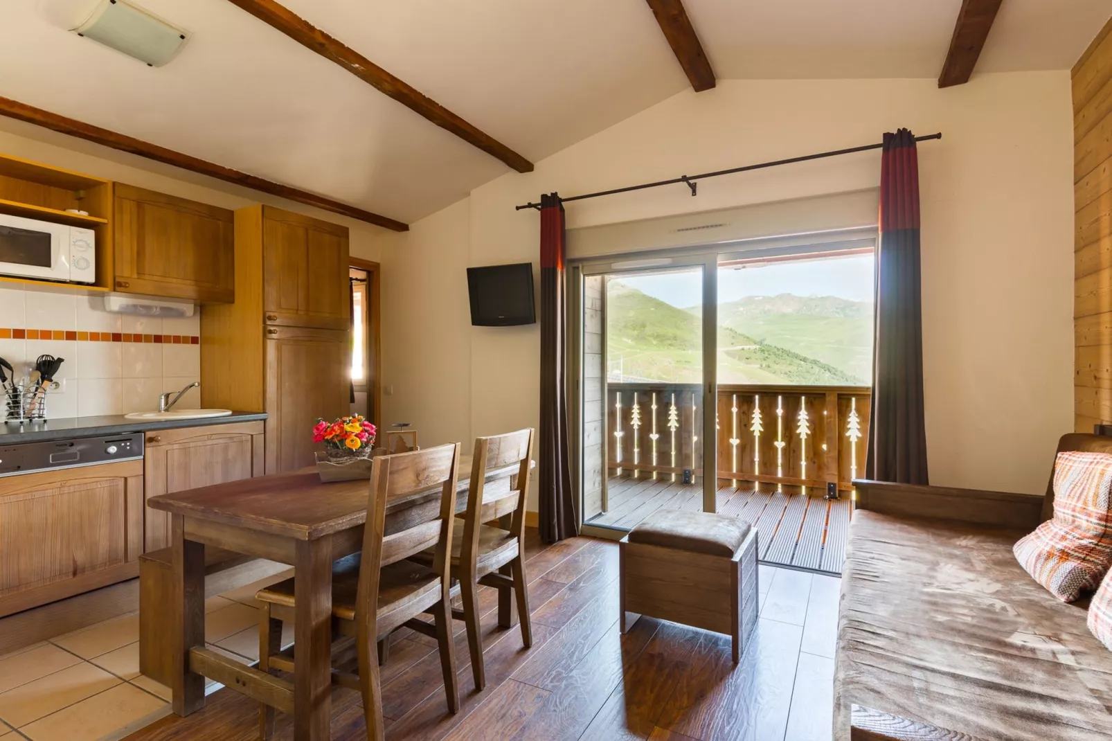 Residence Les Chalets de l'Adet 2-Living room