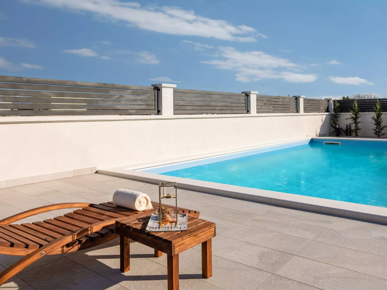 Villa in Strandnähe, Pool, Kinderspielplatz - Image-tags.info