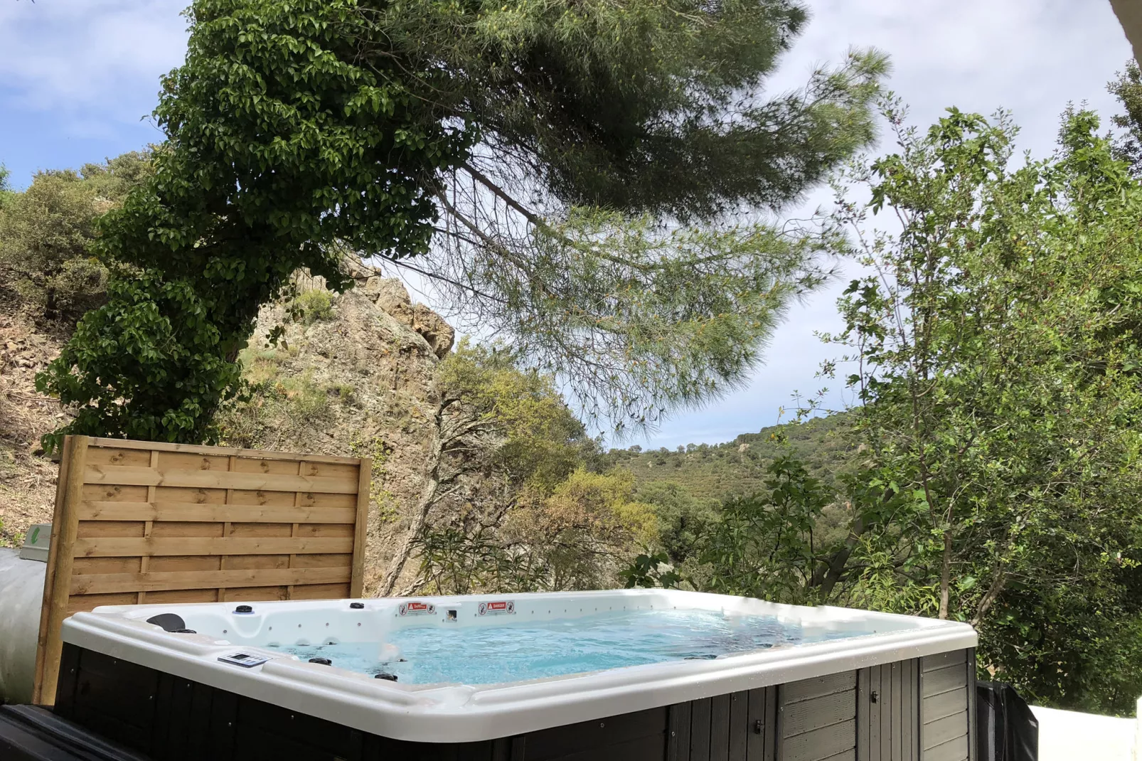Attractive and luxurious villa with pool-jacuzzi-Pool