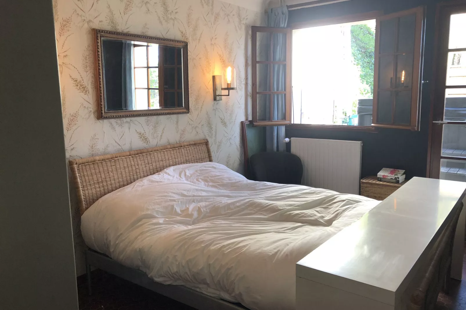 Attractive and luxurious villa with pool-jacuzzi-Bedroom