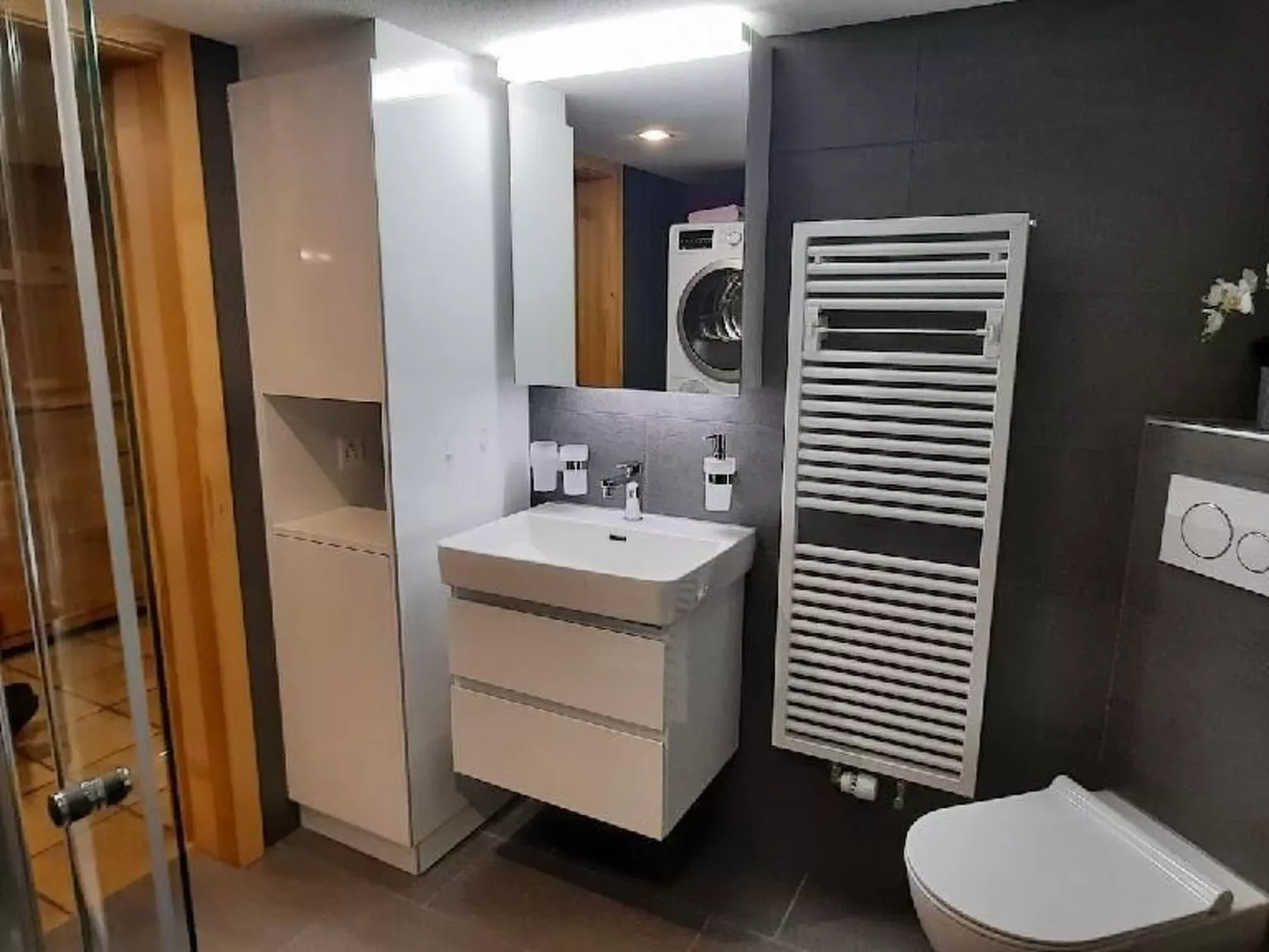 Gemütliche und geräumige Ferienwohnung - Dedans