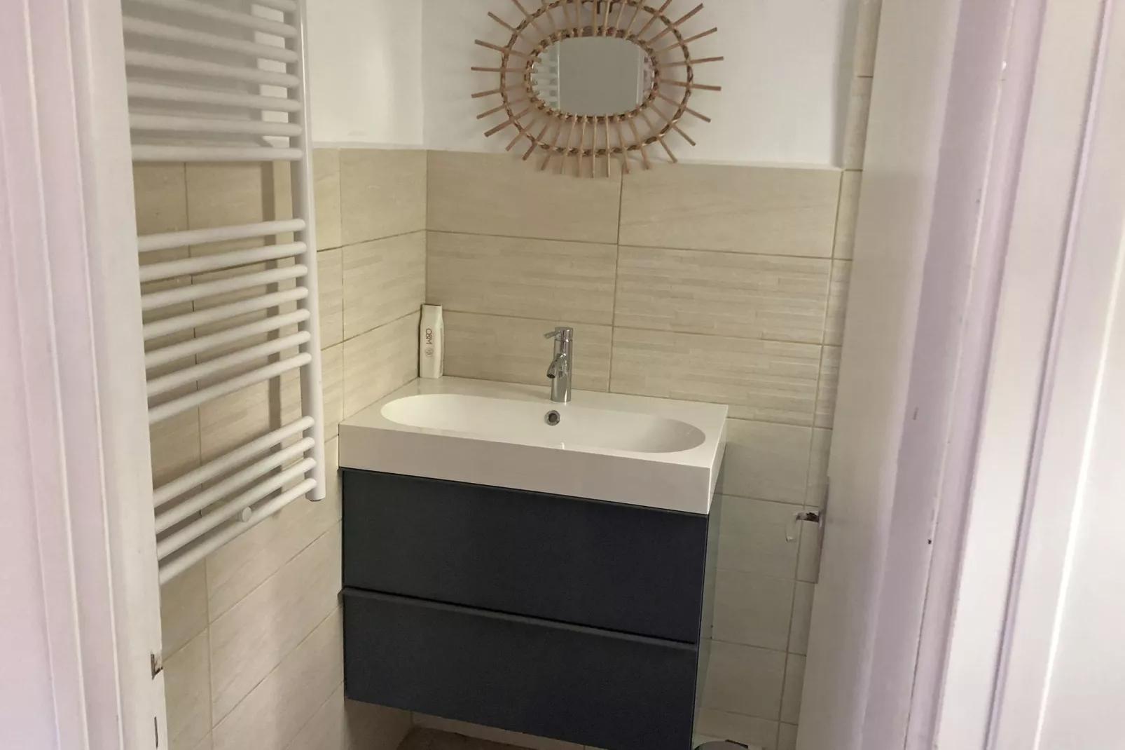 Attractive and luxurious villa with pool-jacuzzi-Bathroom