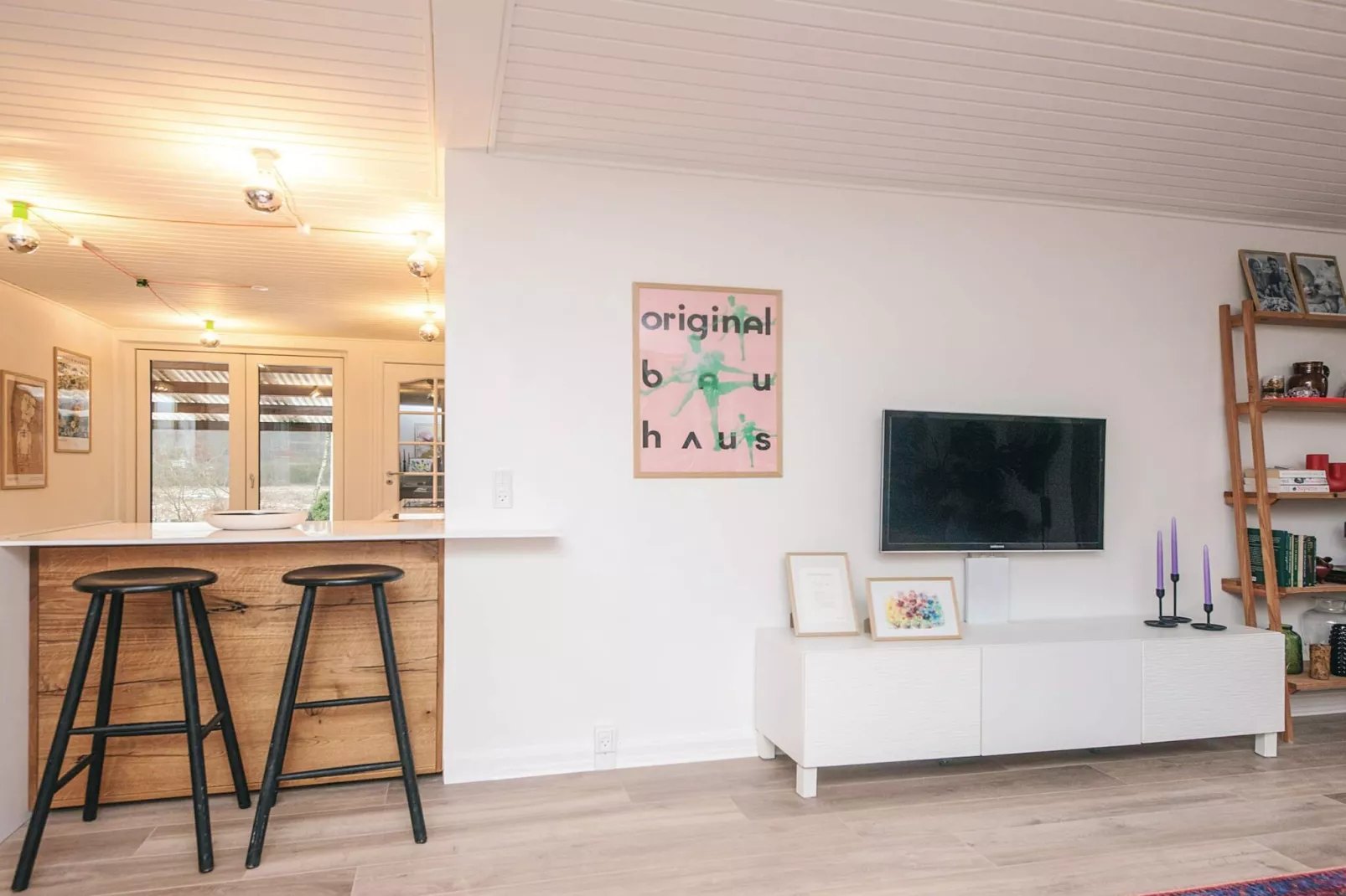 Nature Escape: Forest & Lake Access - Indoor