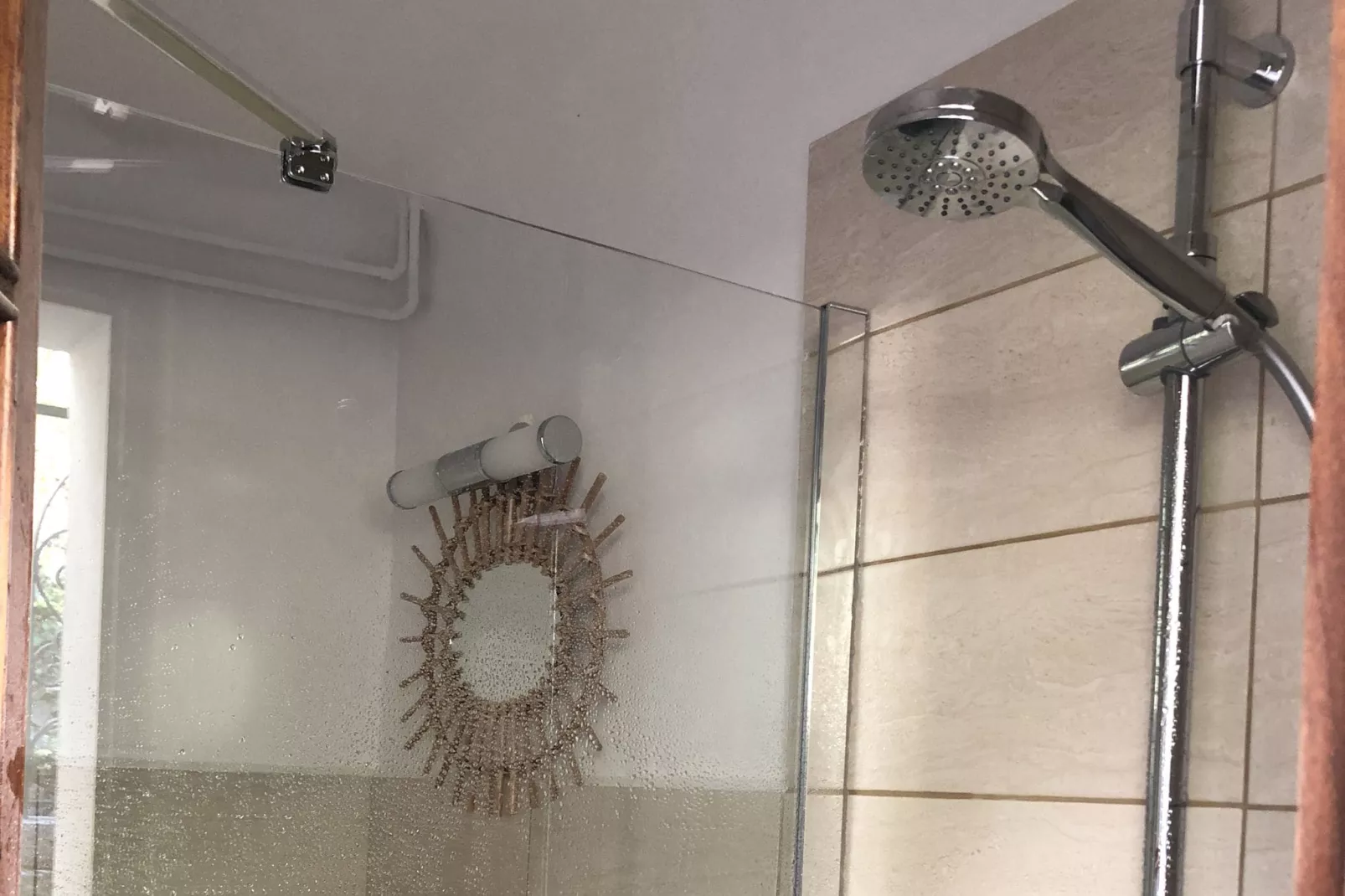 Attractive and luxurious villa with pool-jacuzzi-Bathroom