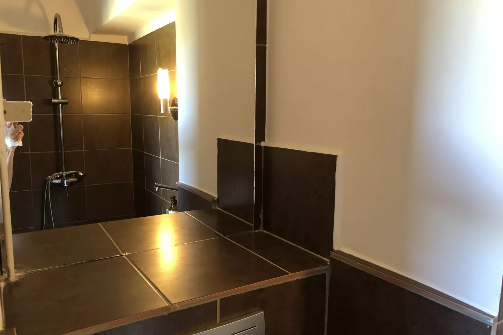 Attractive and luxurious villa with pool-jacuzzi-Bathroom