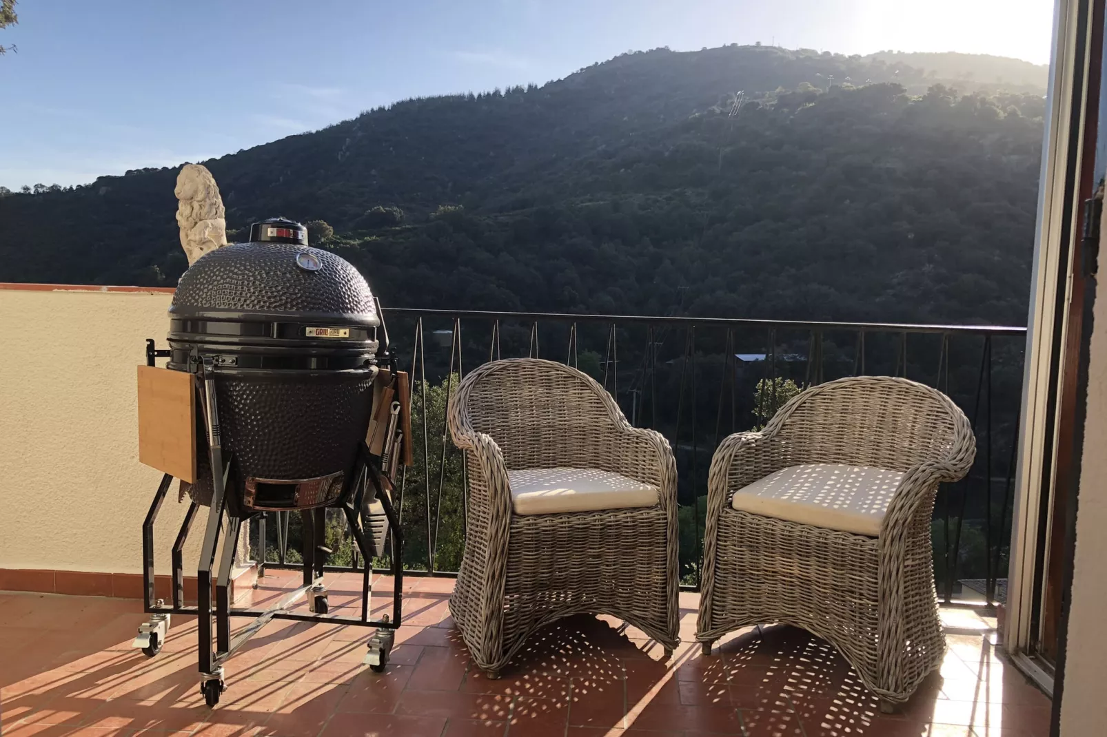 Attractive and luxurious villa with pool-jacuzzi-Terrace balcony