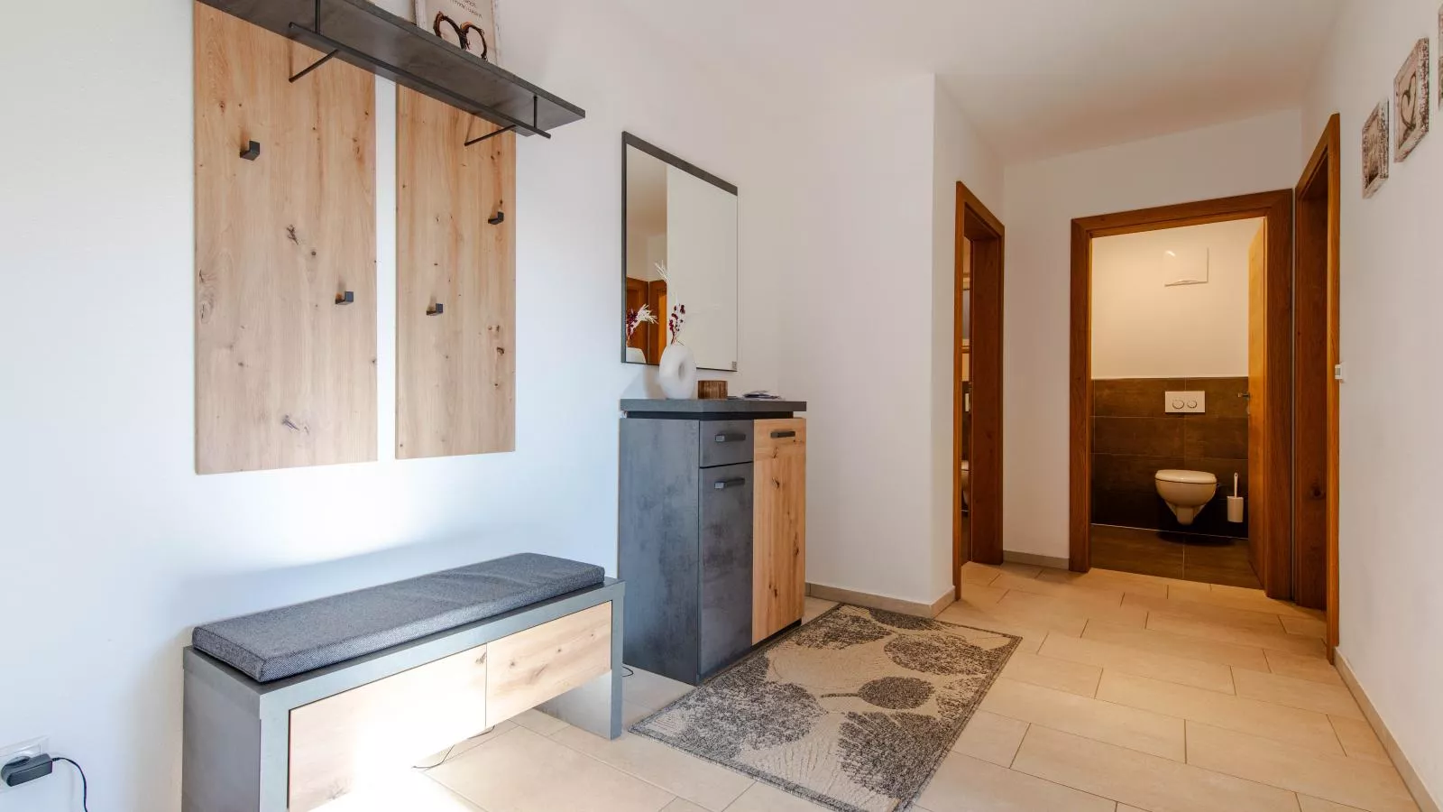 Mountain Apartment - Flur