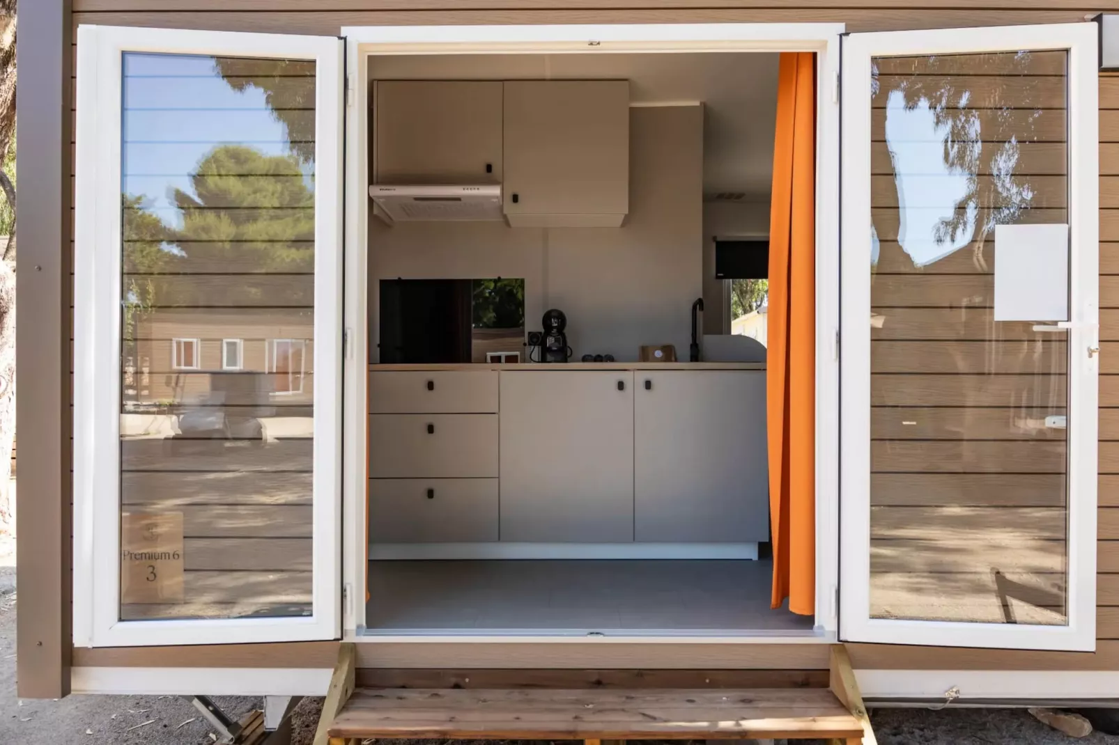 HOLA CAMP SITGES RELAX-Bungalow Superior 4-Kitchen