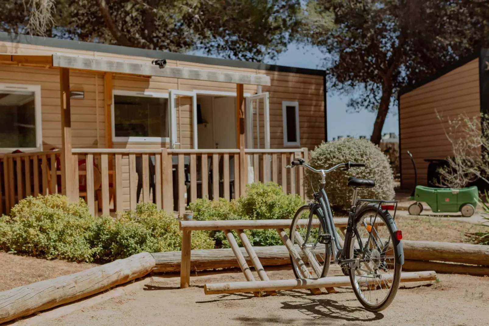 HOLA CAMP SITGES GARROFER-Bungalow Comfort 6-Terrasse/Balkon