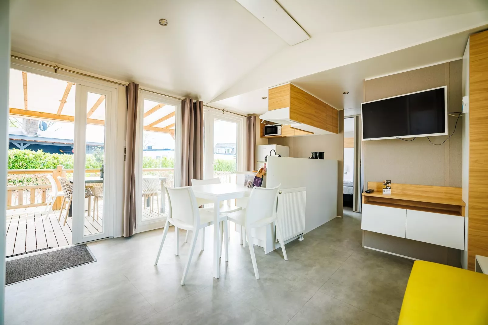 Vakantiepark Eiland van Maurik 3-Dining room