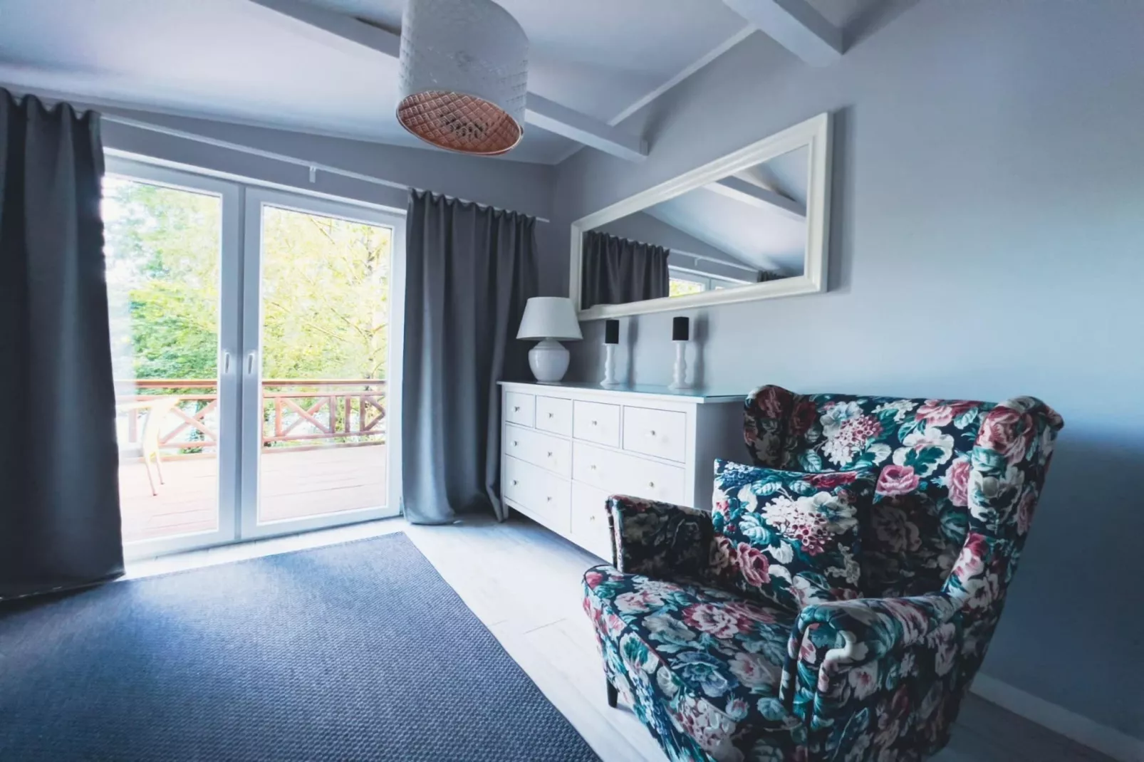 Dom w Starych Czaplach z domkiem na drzewie-Living room