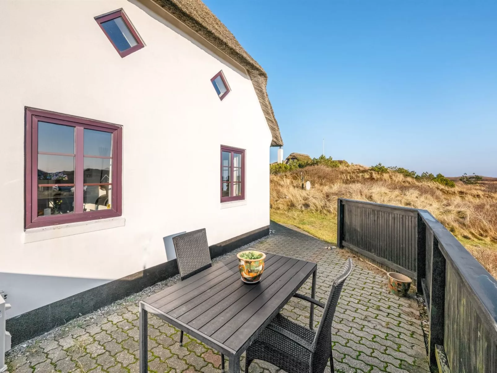 "Trugot" - 450m to the fjord-Outside